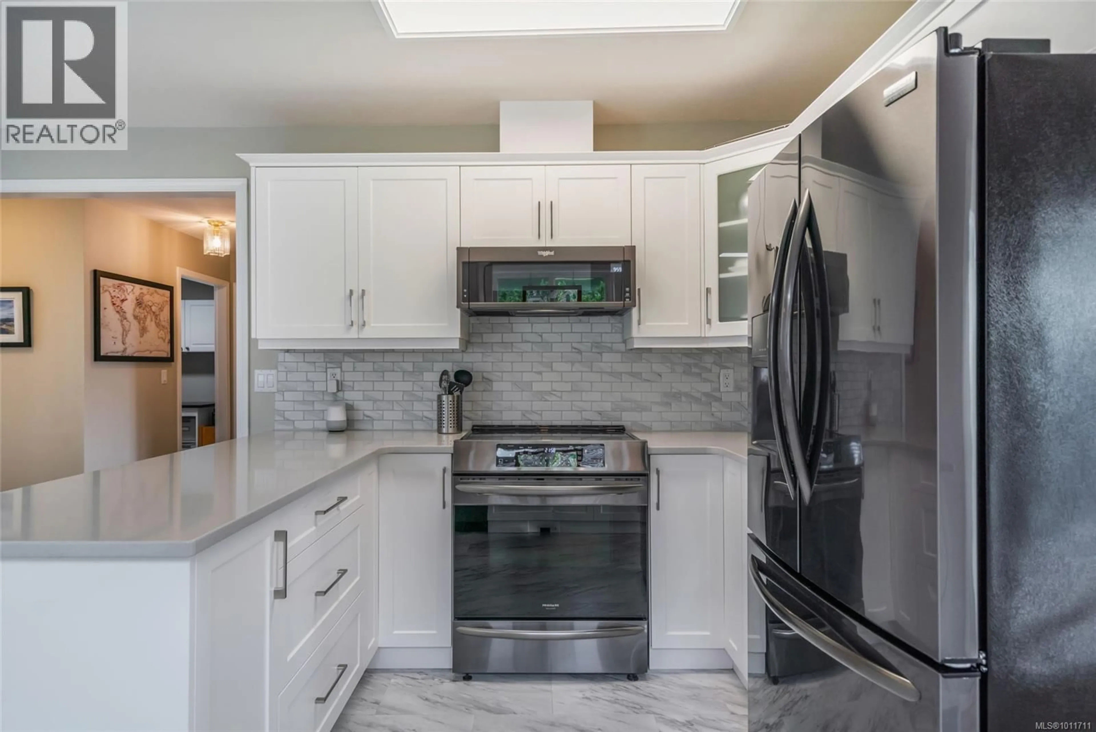 Contemporary kitchen, ceramic/tile floor for 659 WINDWARD WAY, Qualicum Beach British Columbia V9K2K4