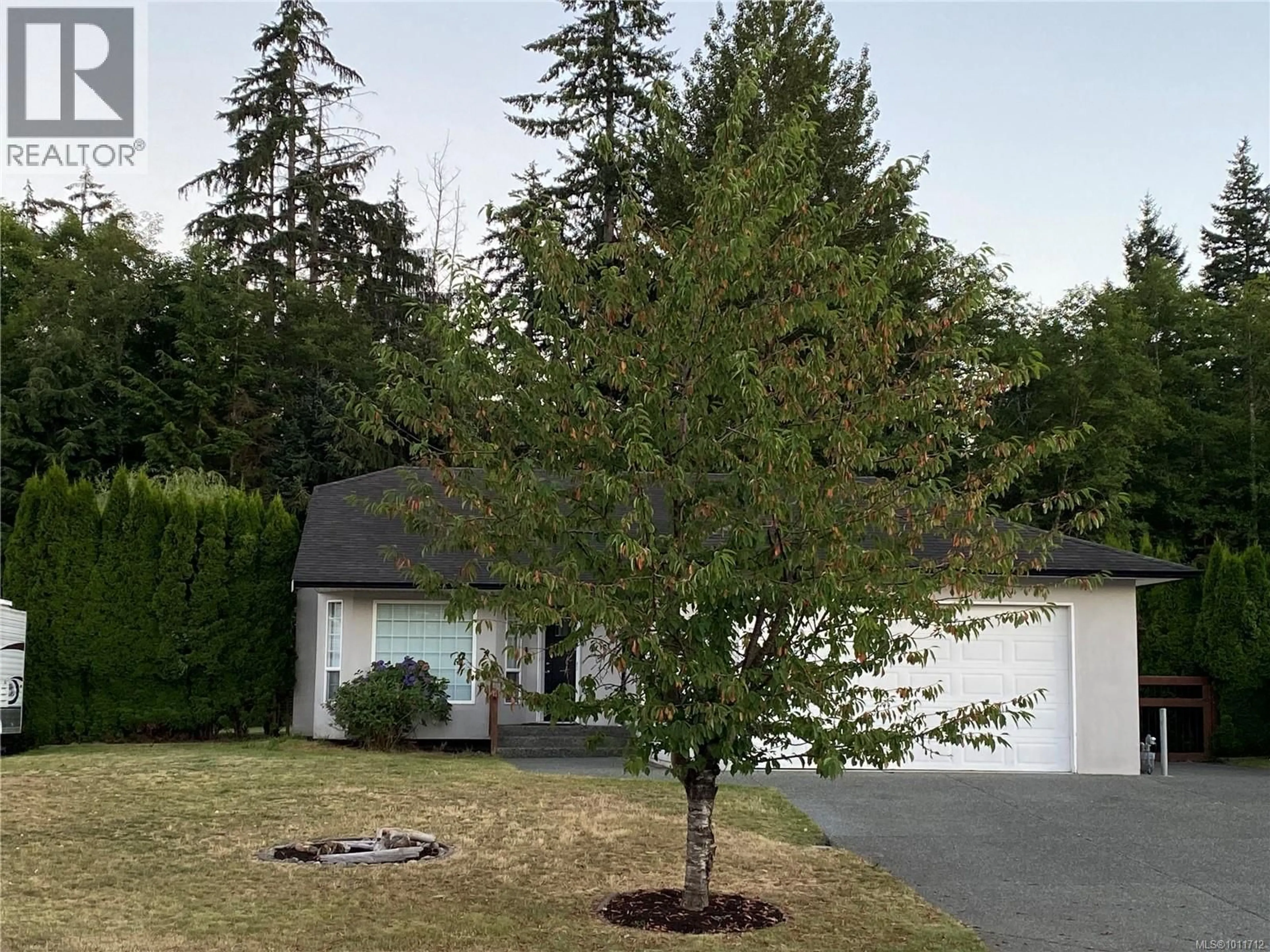 Home with vinyl exterior material, street for 643 NATURE PARK DRIVE, Campbell River British Columbia V9W7Z9