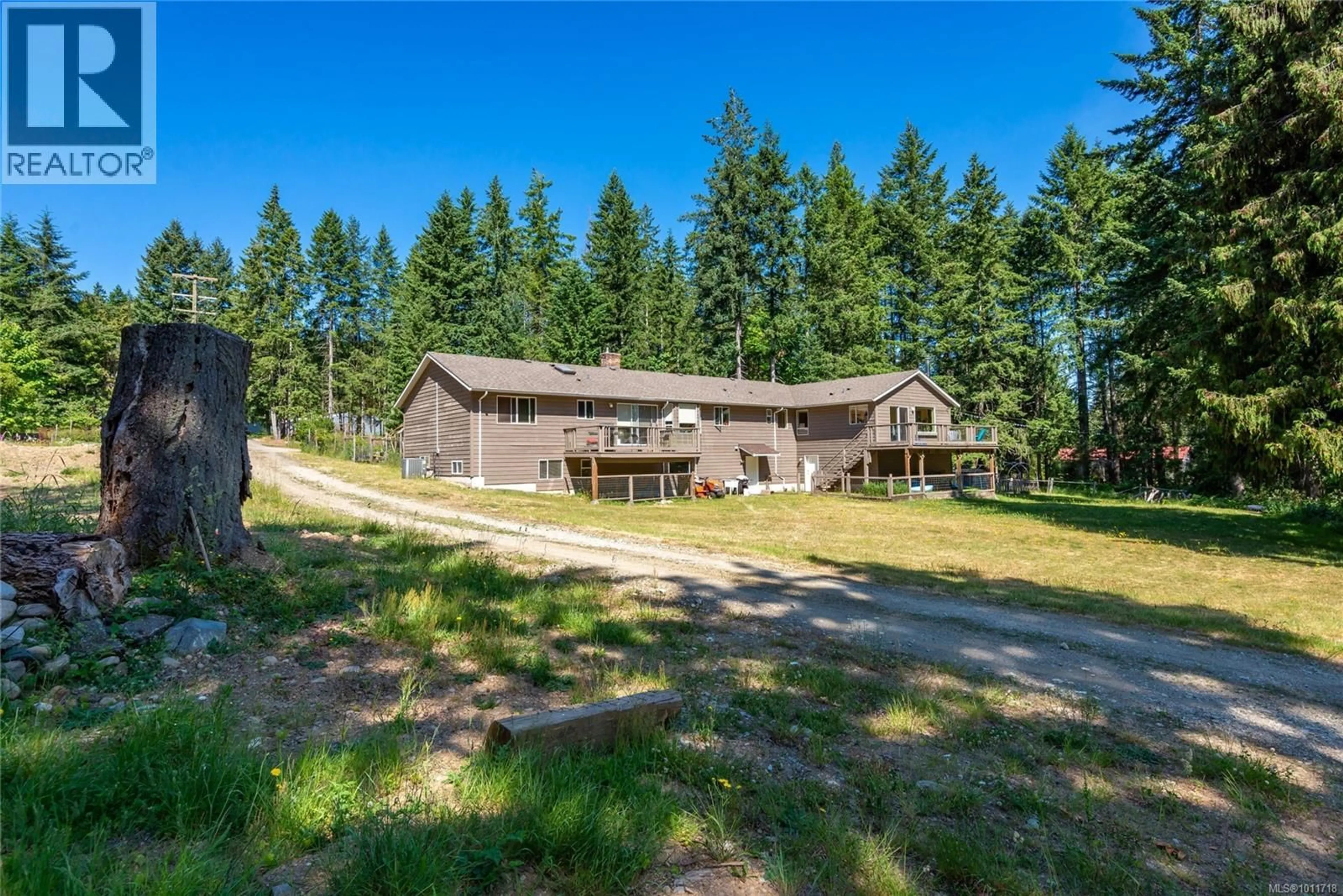 A pic from outside/outdoor area/front of a property/back of a property/a pic from drone, unknown for 8598 ISLAND HIGHWAY NORTH, Black Creek British Columbia V9N1H3