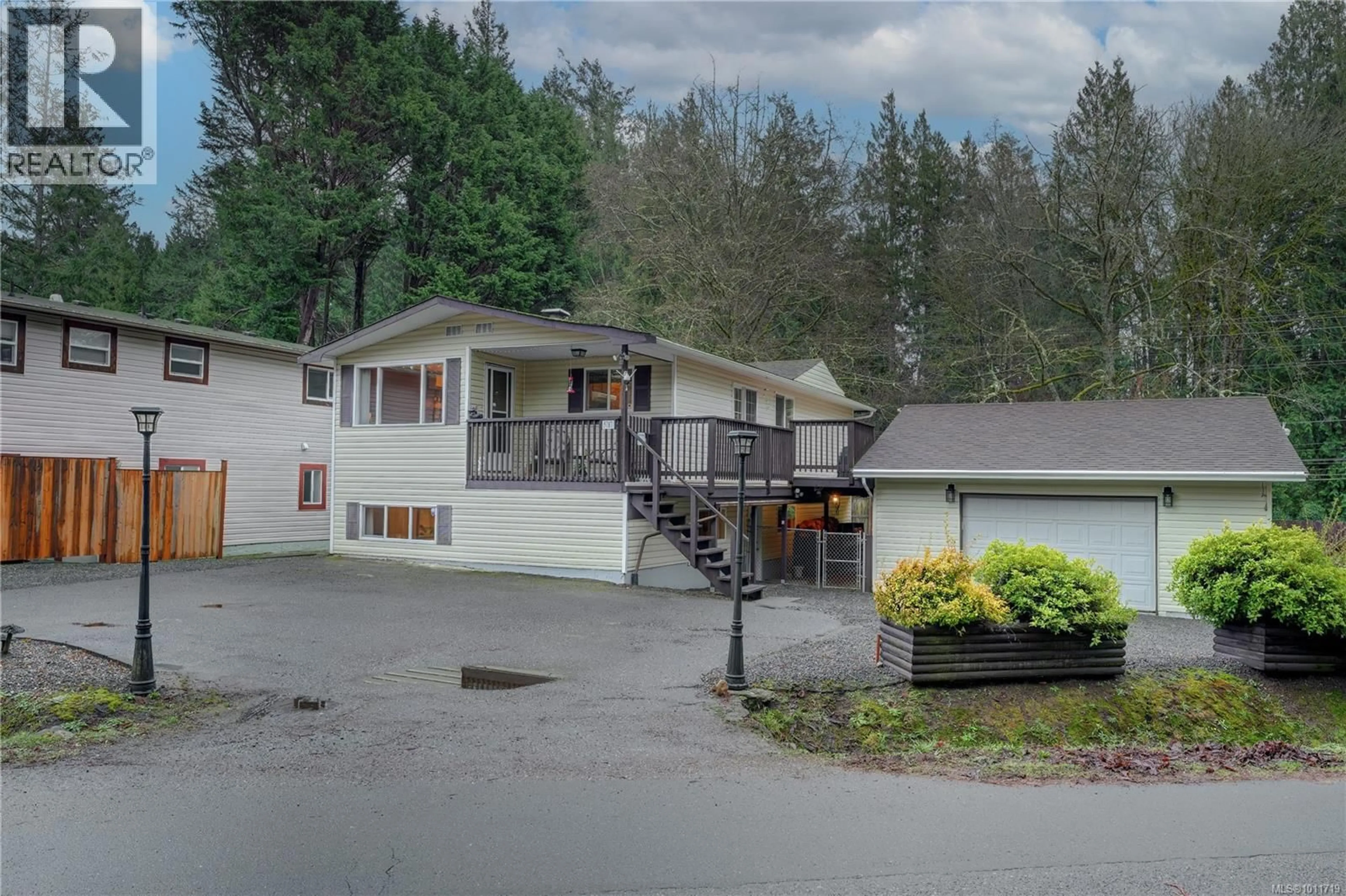 A pic from outside/outdoor area/front of a property/back of a property/a pic from drone, unknown for 5787 WOODLANDS ROAD, Sooke British Columbia V9Z0G4