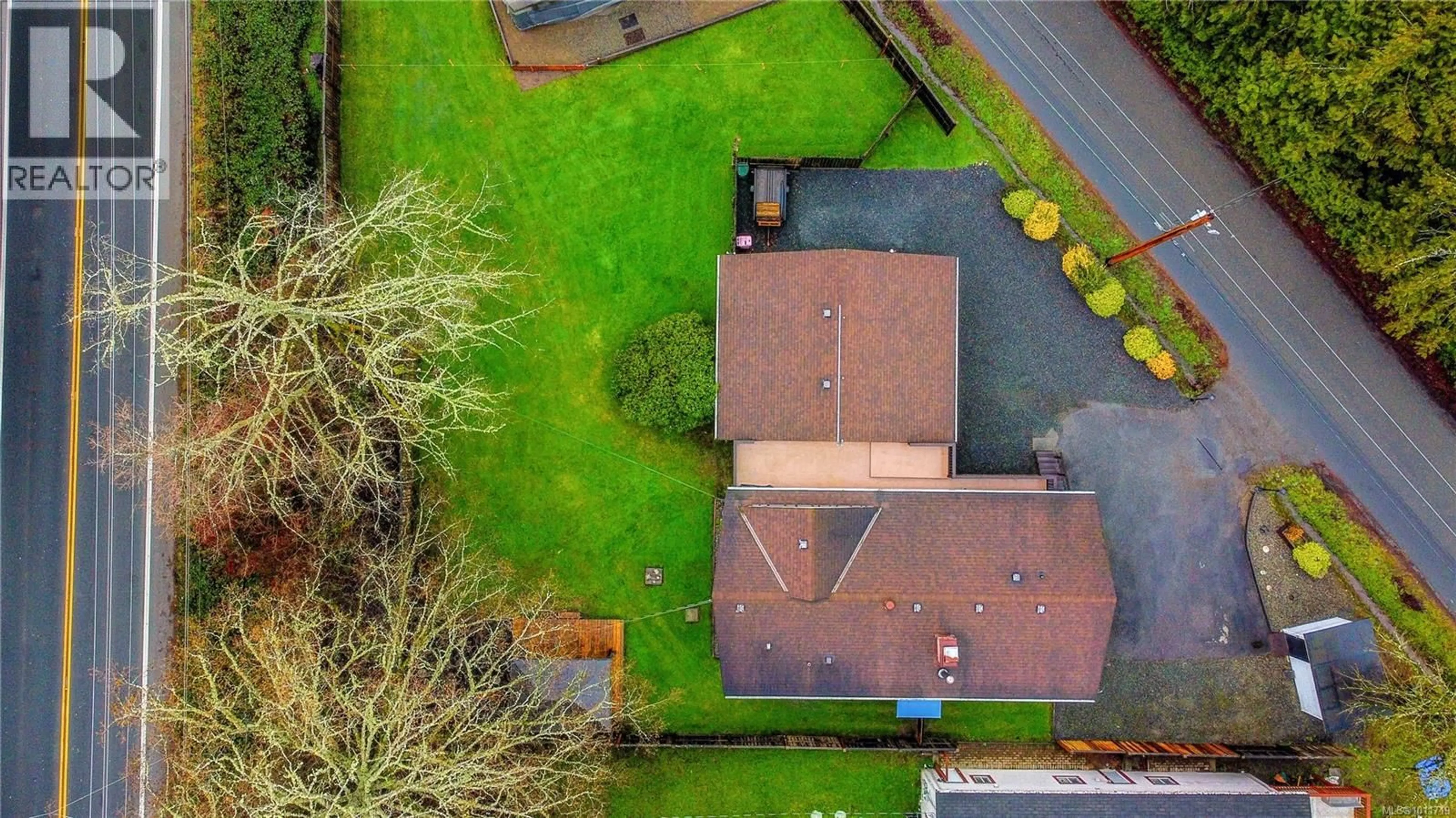 A pic from outside/outdoor area/front of a property/back of a property/a pic from drone, street for 5787 WOODLANDS ROAD, Sooke British Columbia V9Z0G4