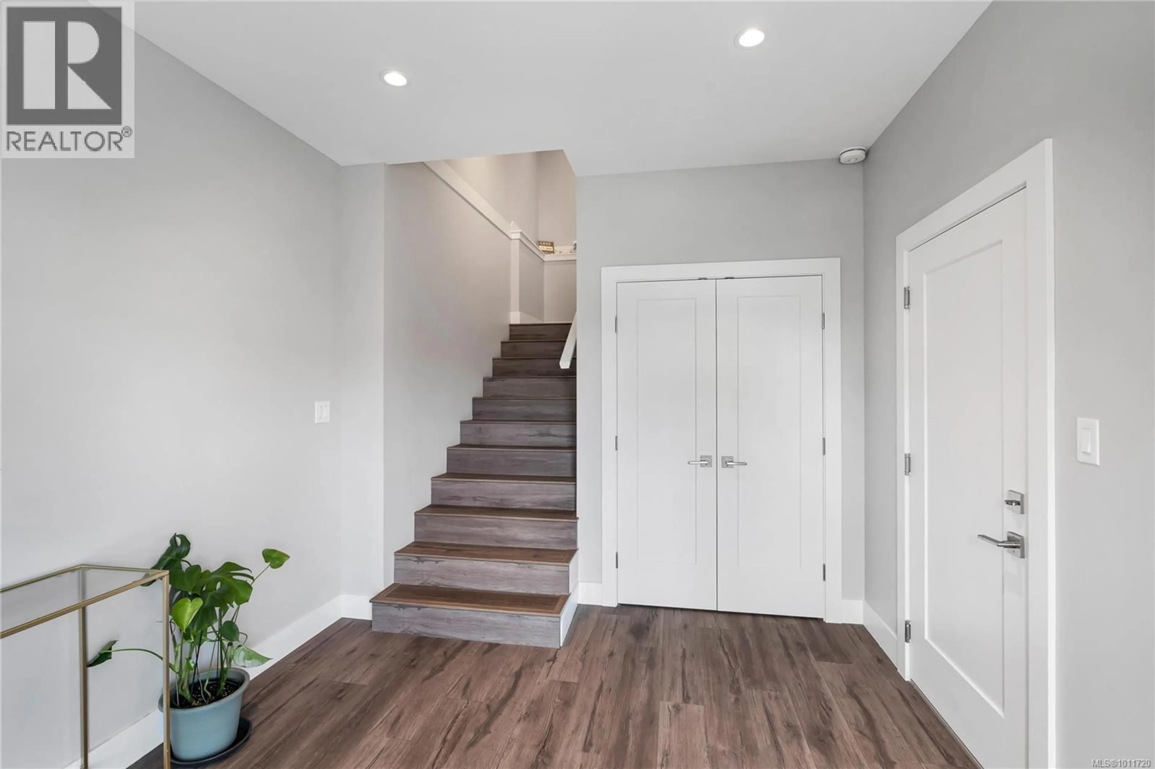 Indoor entryway for 929 PEACE KEEPING CRESCENT, Langford British Columbia V9C2P3