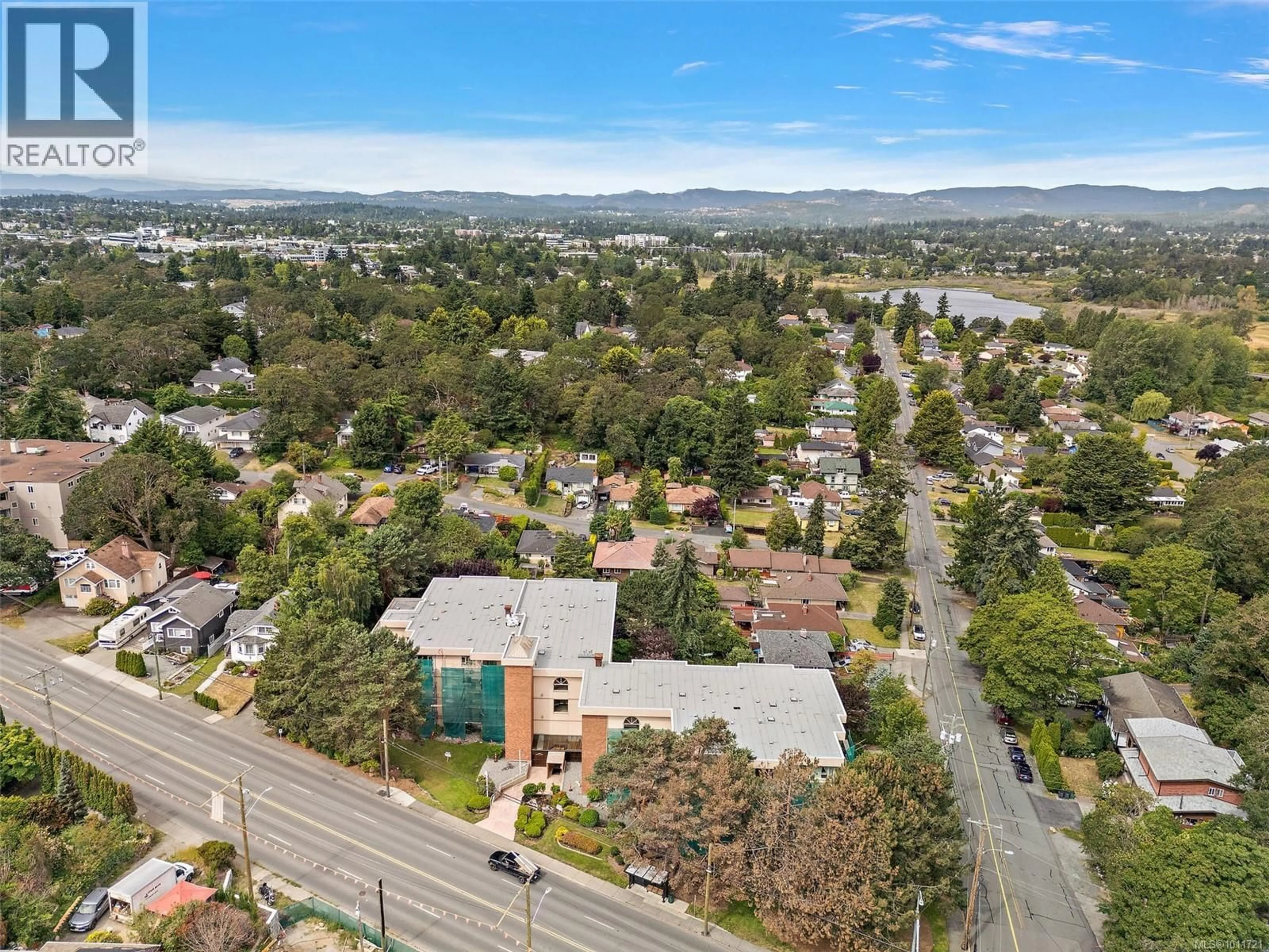 A pic from outside/outdoor area/front of a property/back of a property/a pic from drone, unknown for 306 - 3880 QUADRA STREET, Saanich British Columbia V8X1H8