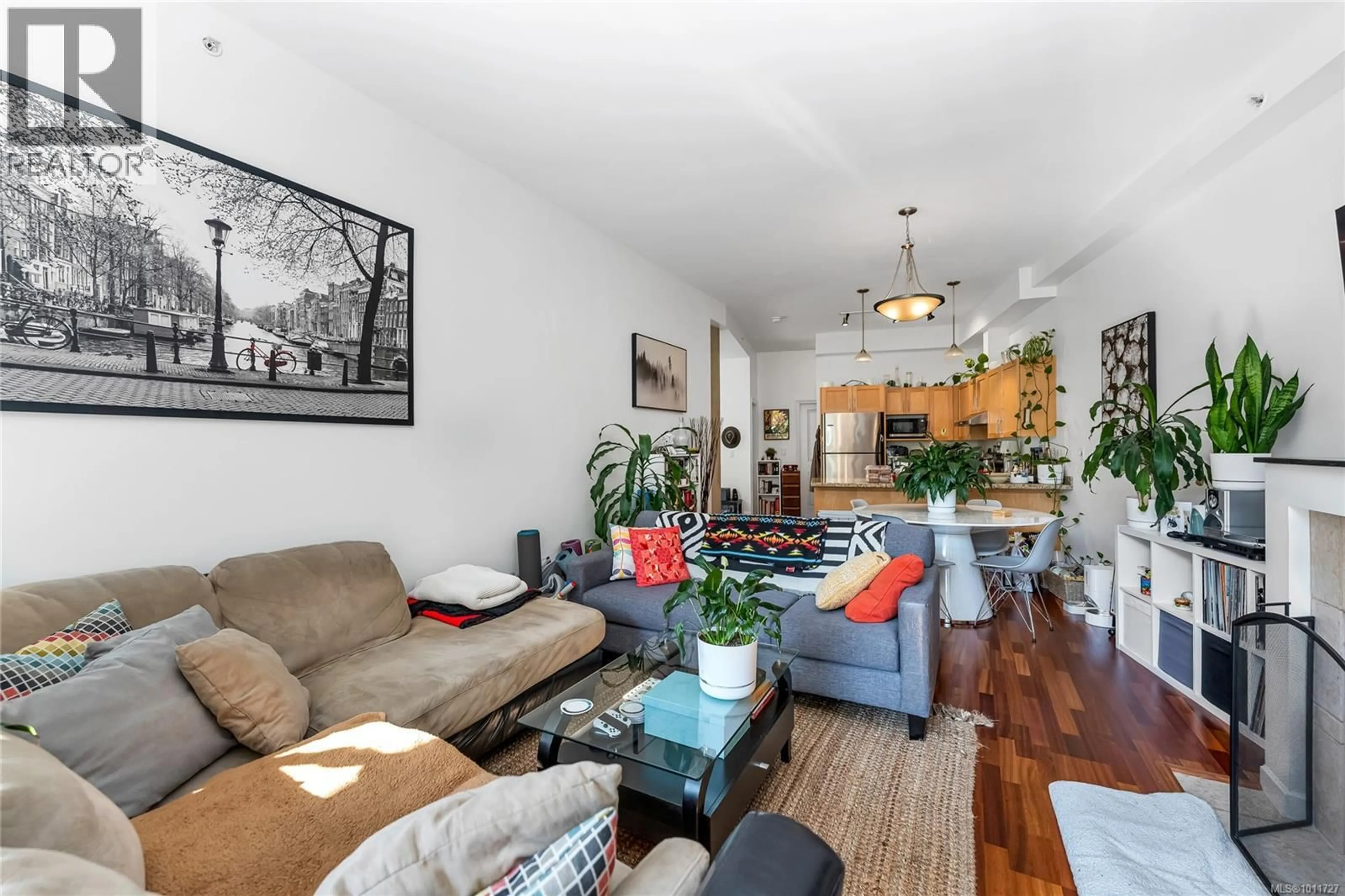 Living room with furniture, unknown for 107 - 827 FAIRFIELD ROAD, Victoria British Columbia V8V5B2