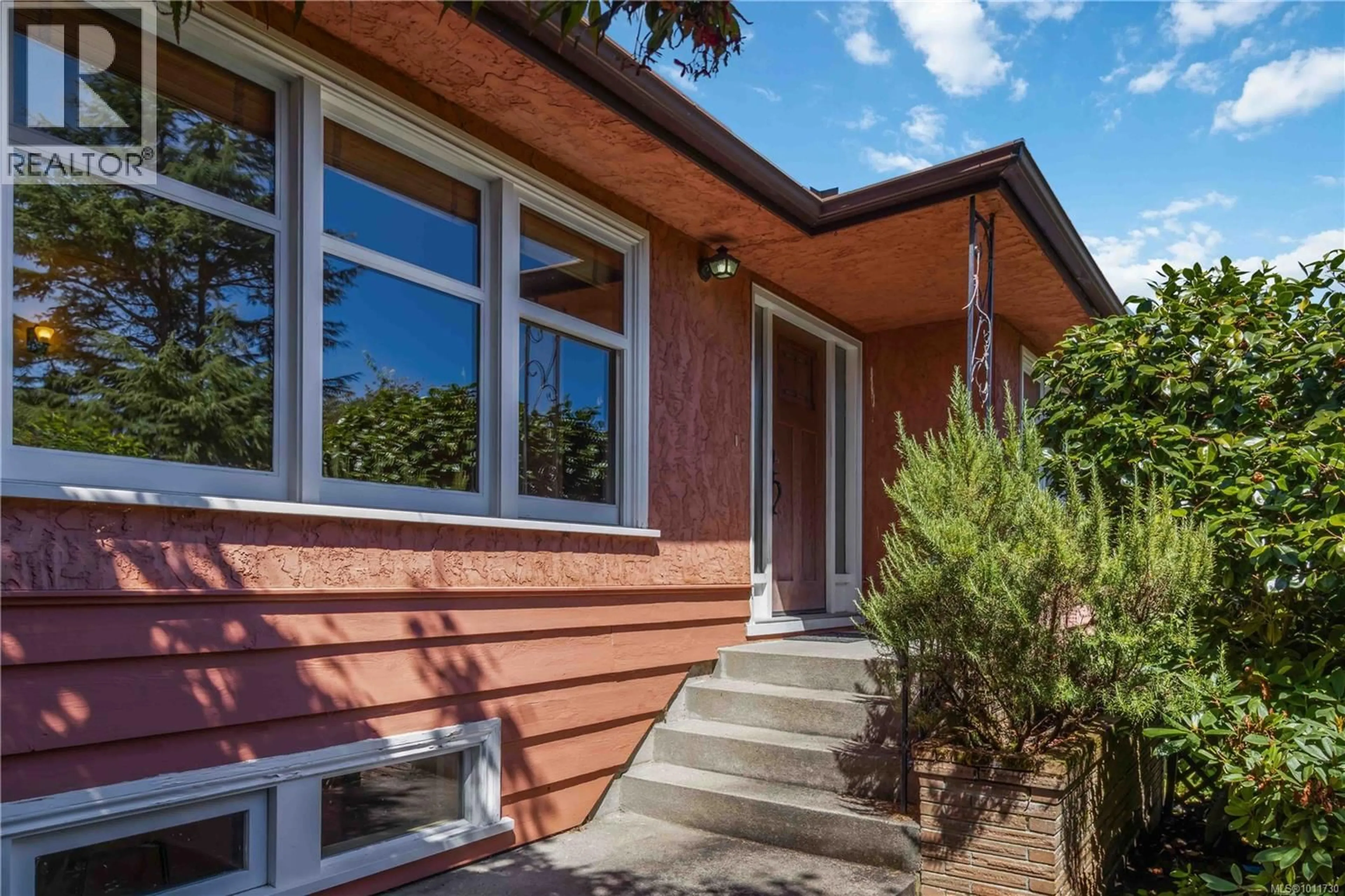 Home with brick exterior material, street for 3836 PITCOMBE PLACE, Saanich British Columbia V8N4B9