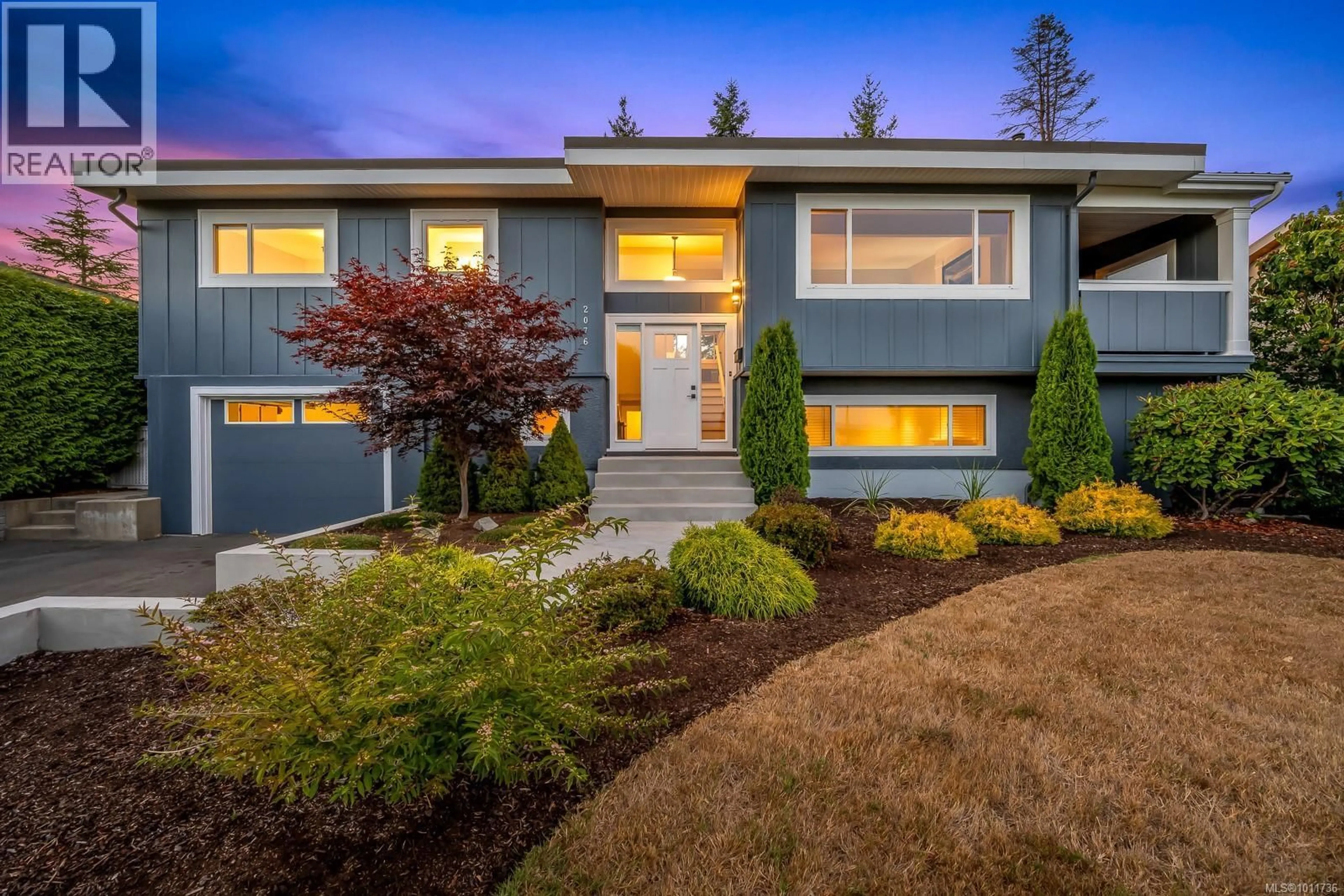 Home with vinyl exterior material, street for 2076 BEAUFORT AVENUE, Comox British Columbia V9M1V9