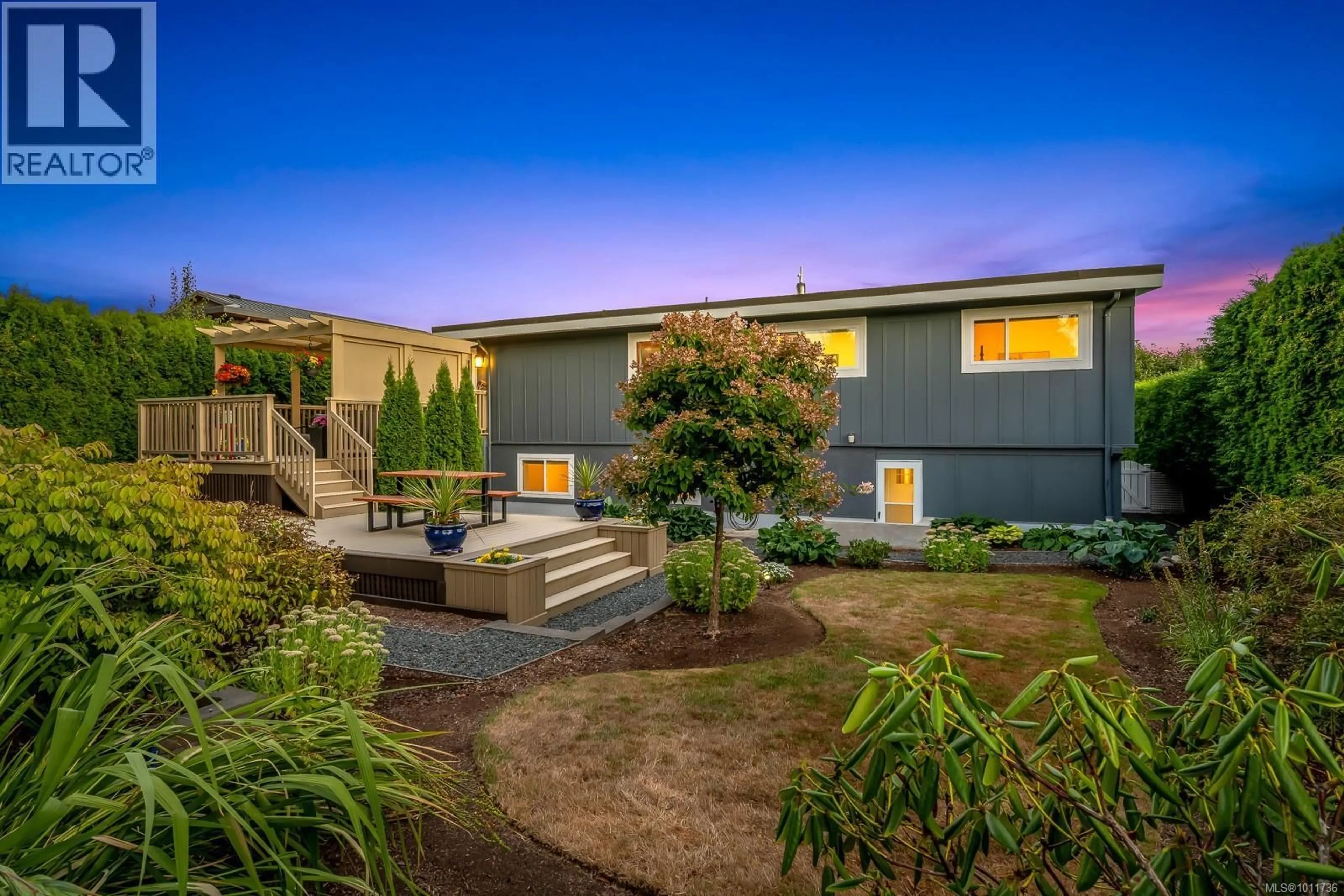 Unknown for 2076 BEAUFORT AVENUE, Comox British Columbia V9M1V9