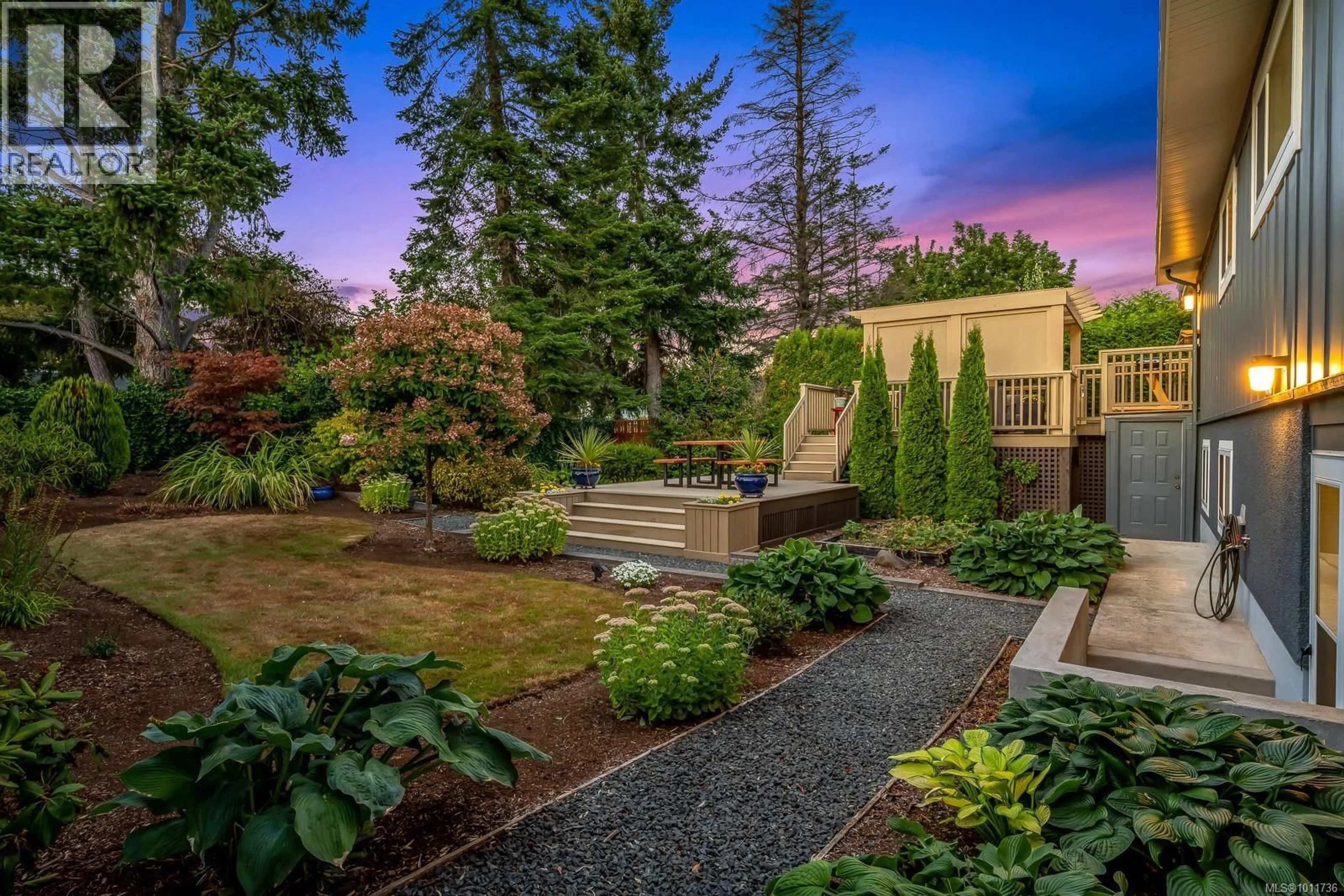 Patio, street for 2076 BEAUFORT AVENUE, Comox British Columbia V9M1V9