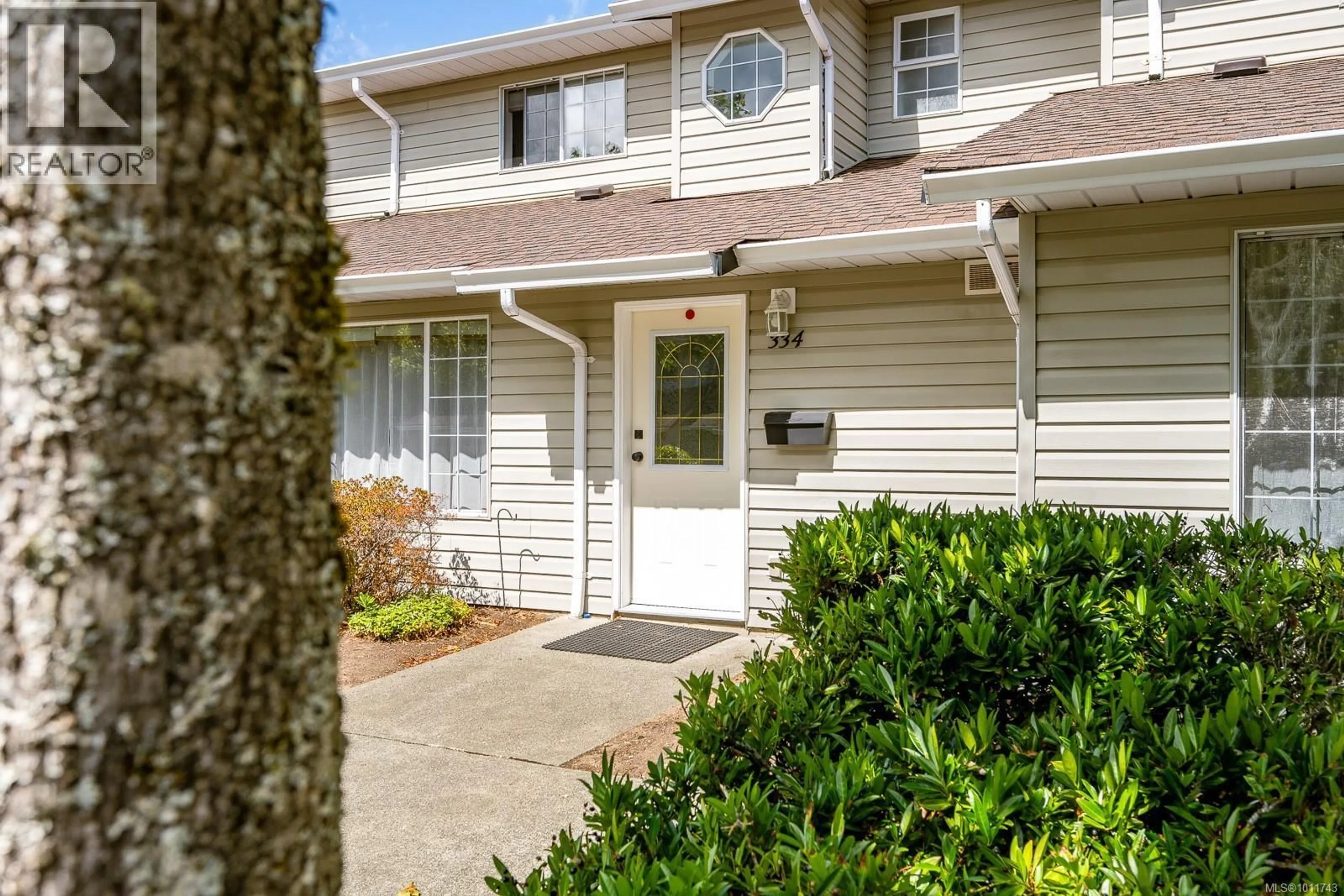 Home with vinyl exterior material, street for 334 - 680 MURRELET DRIVE, Comox British Columbia V9M3P2