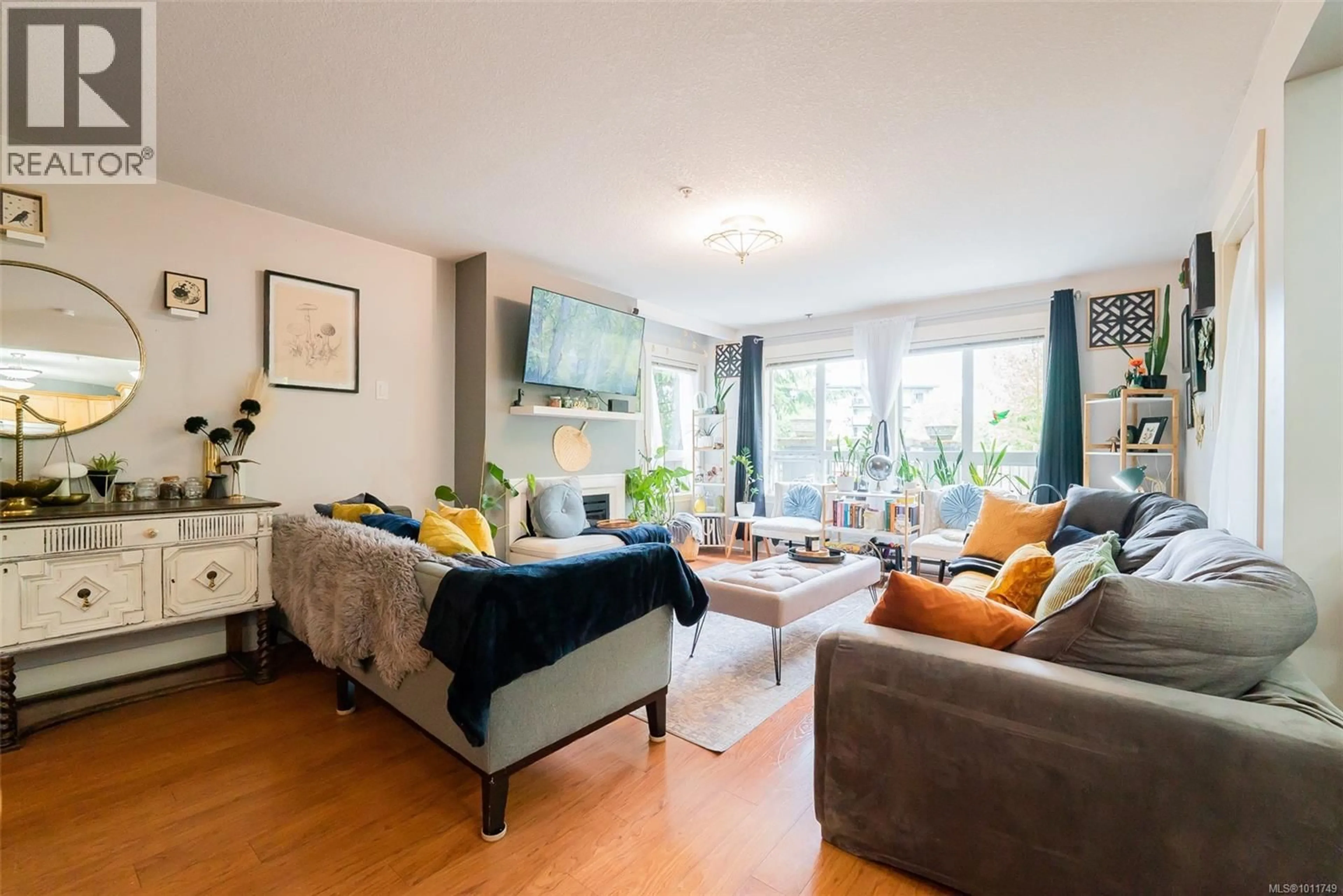 Living room with furniture, unknown for 201 - 1620 TOWNSITE ROAD, Nanaimo British Columbia V9S1N2