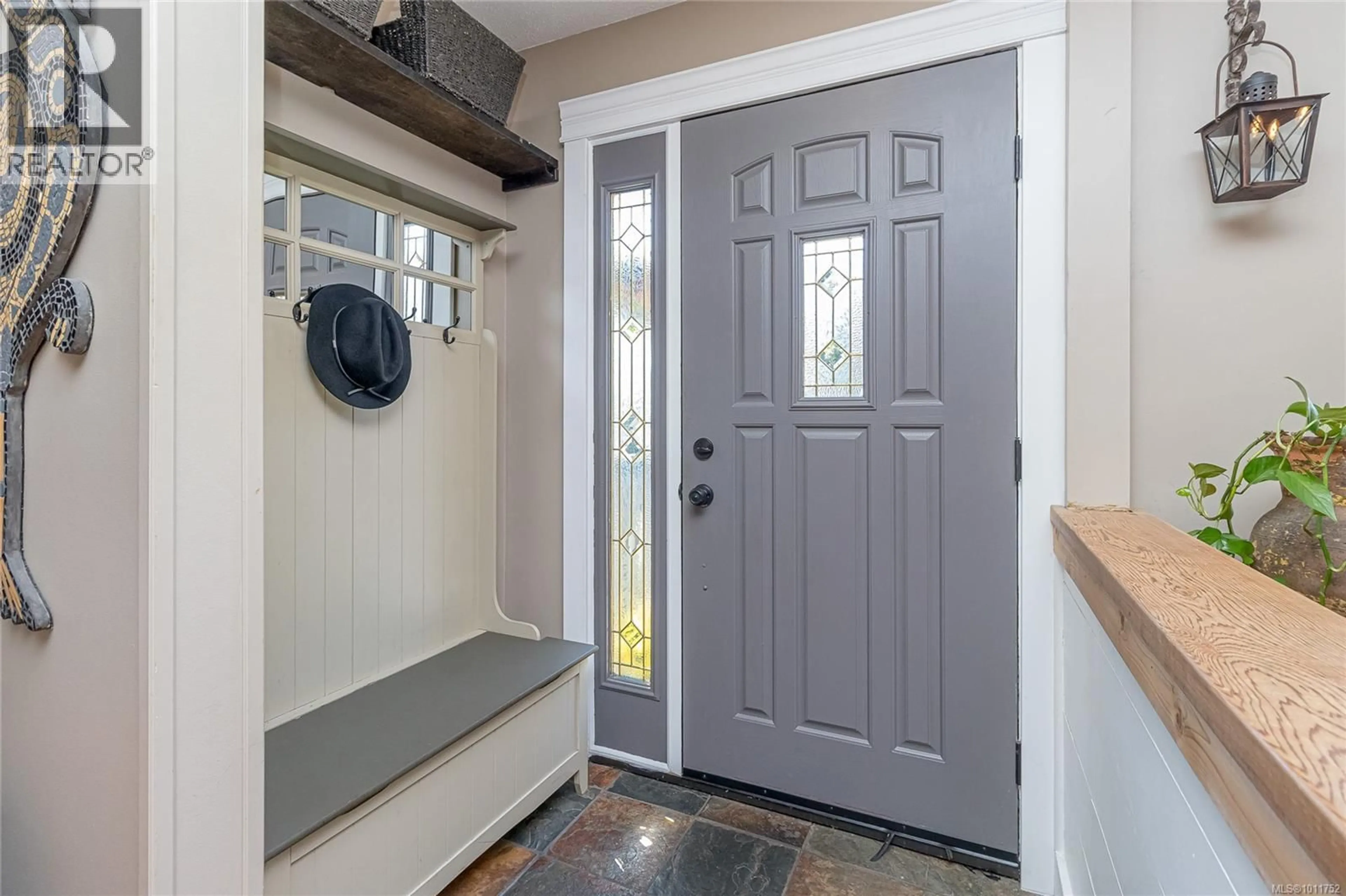 Indoor entryway for 1872 VALLEYVIEW PLACE, Duncan British Columbia V9L4Z1