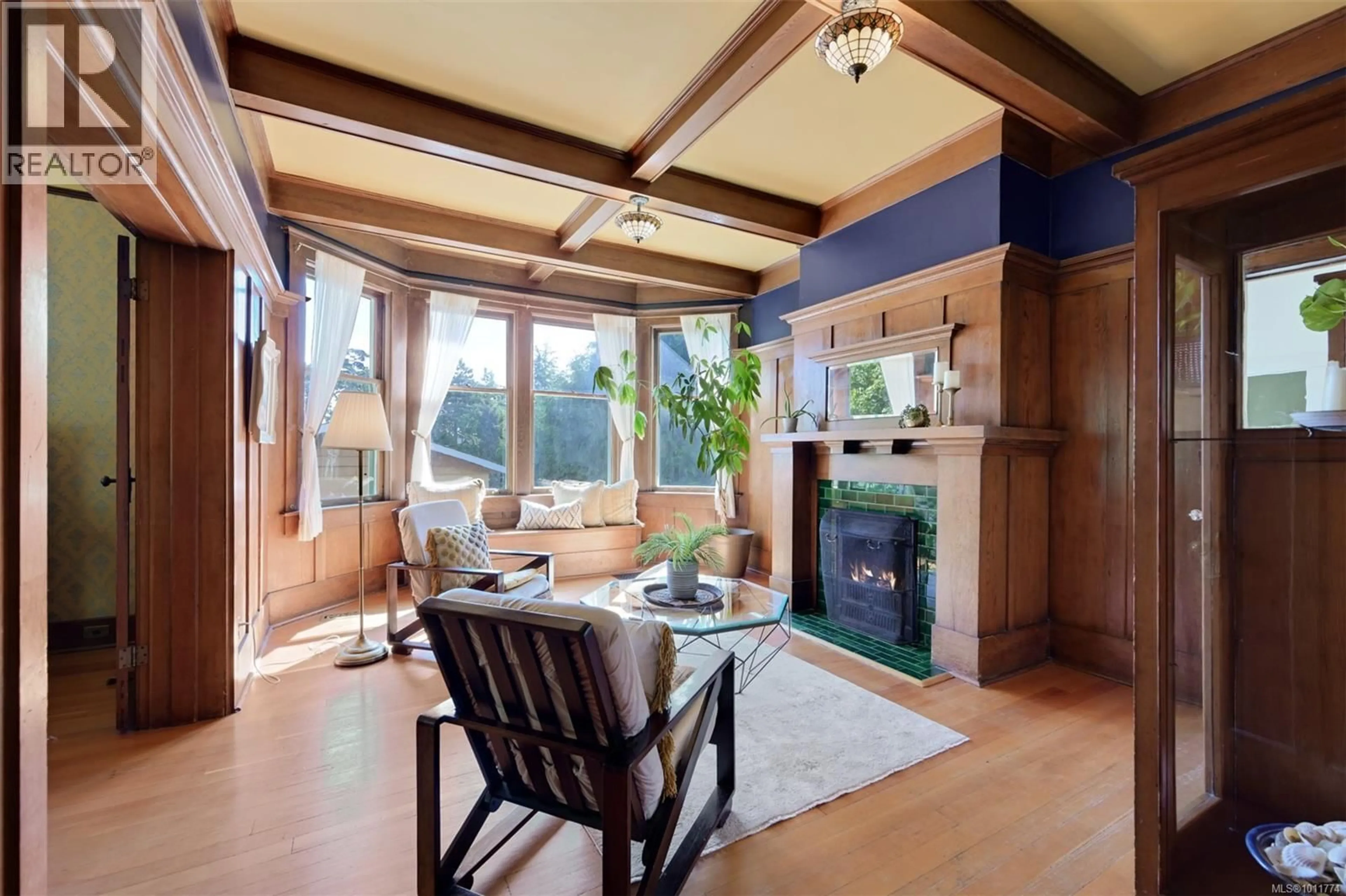 Living room with furniture, unknown for 1609 GLADSTONE AVENUE, Victoria British Columbia V8R1S6