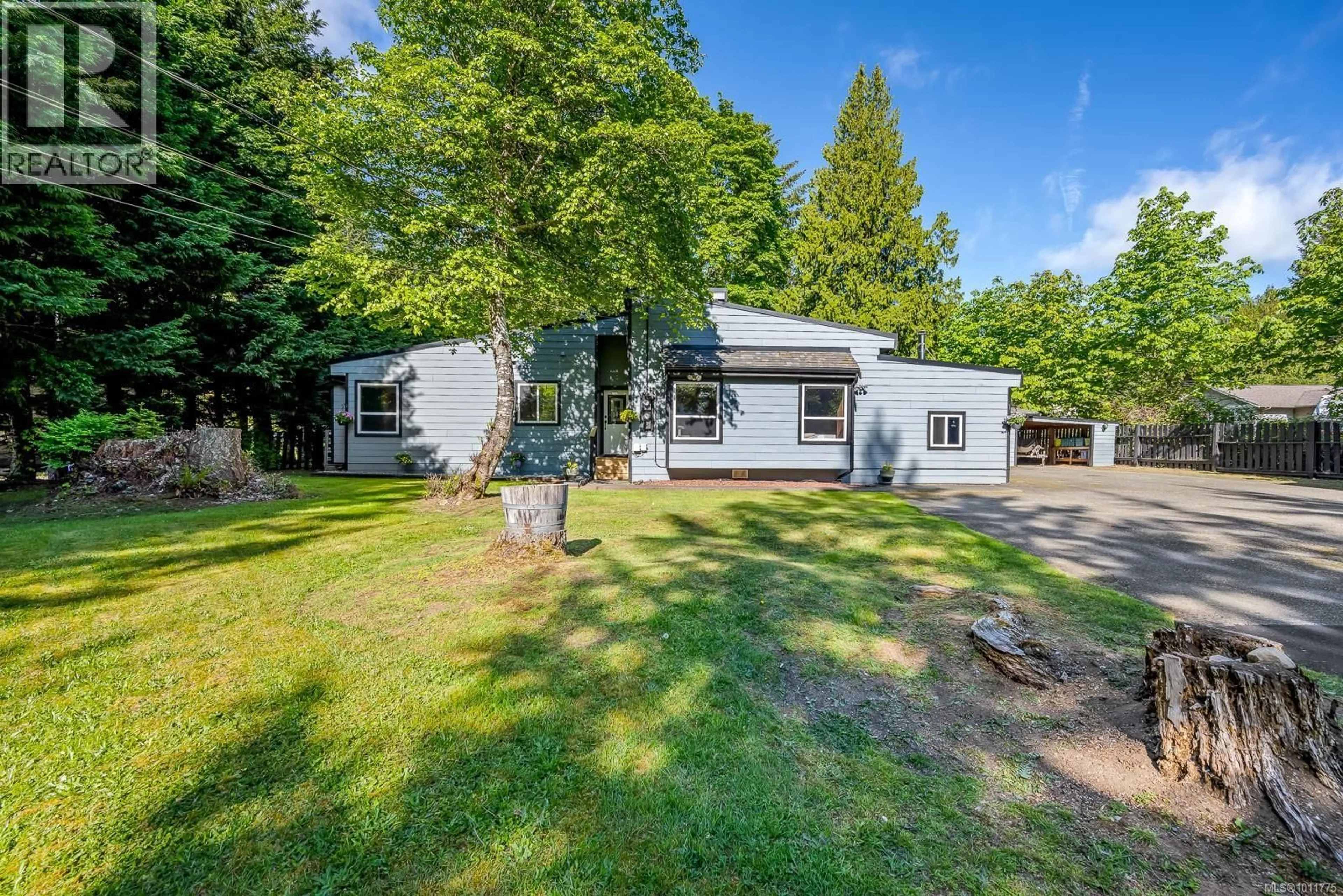 A pic from outside/outdoor area/front of a property/back of a property/a pic from drone, unknown for 1307 ANDERTON ROAD, Comox British Columbia V9M3Z2