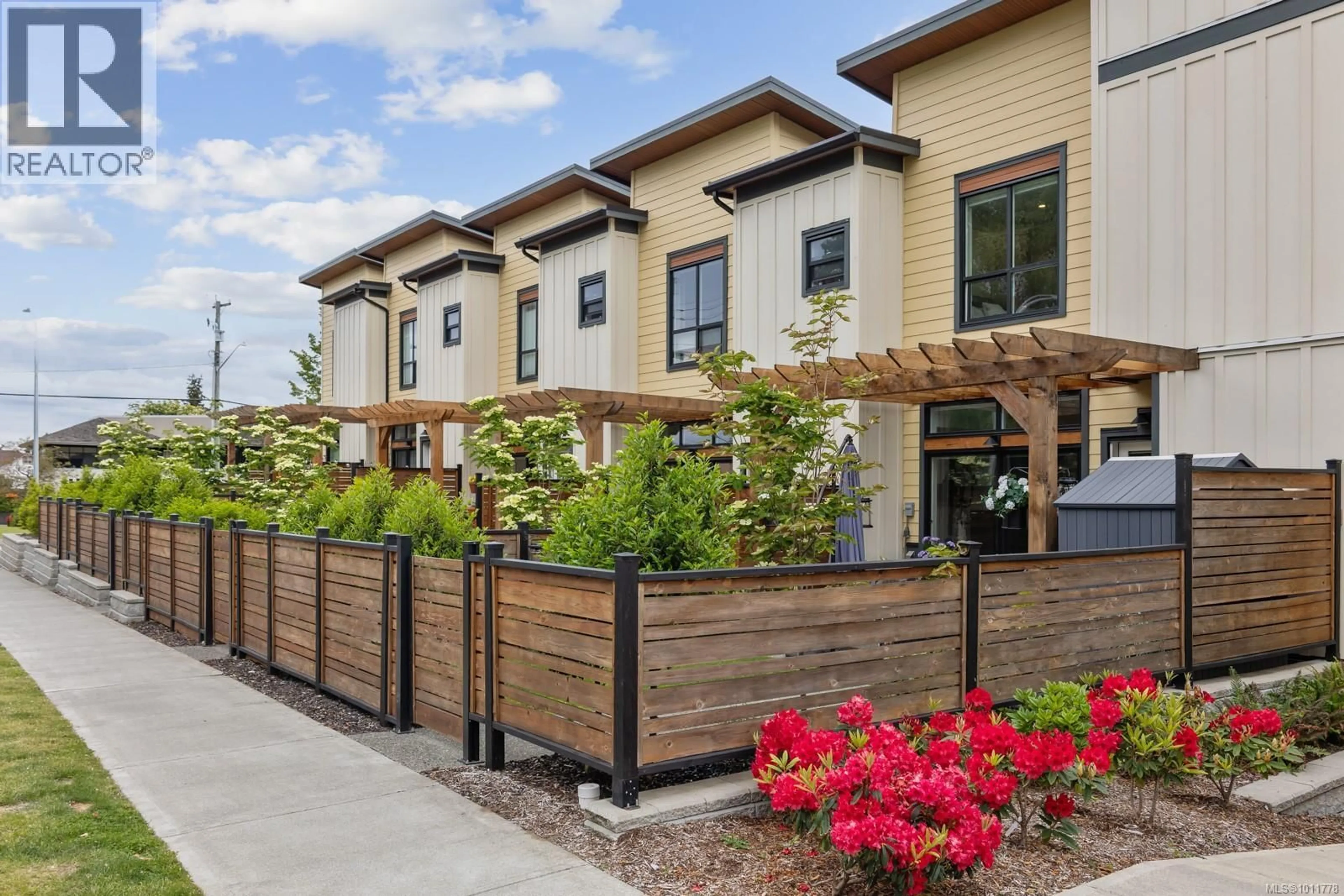 Patio, street for 11 - 356 14TH STREET, Courtenay British Columbia V9N1W2