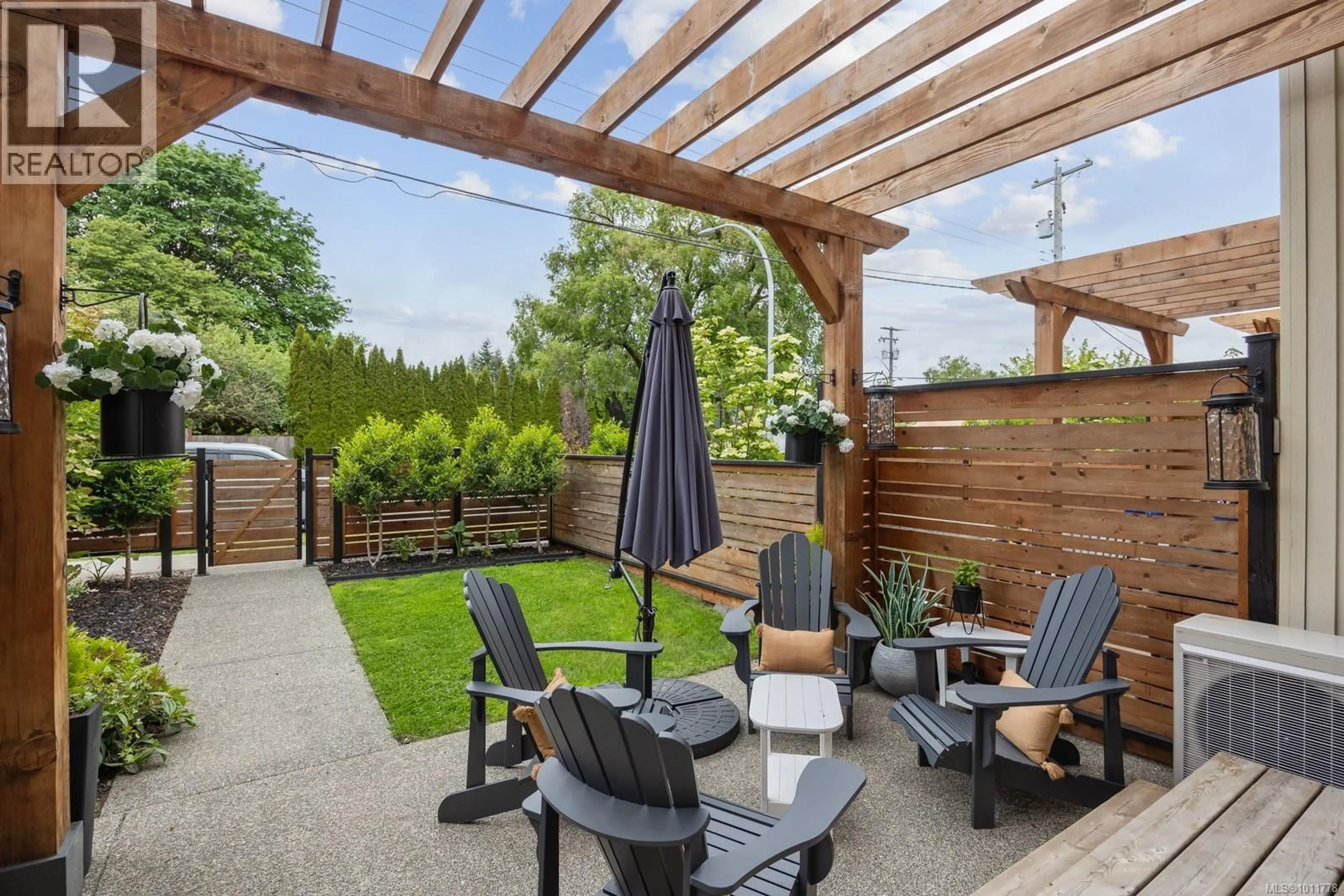 Patio, street for 11 - 356 14TH STREET, Courtenay British Columbia V9N1W2