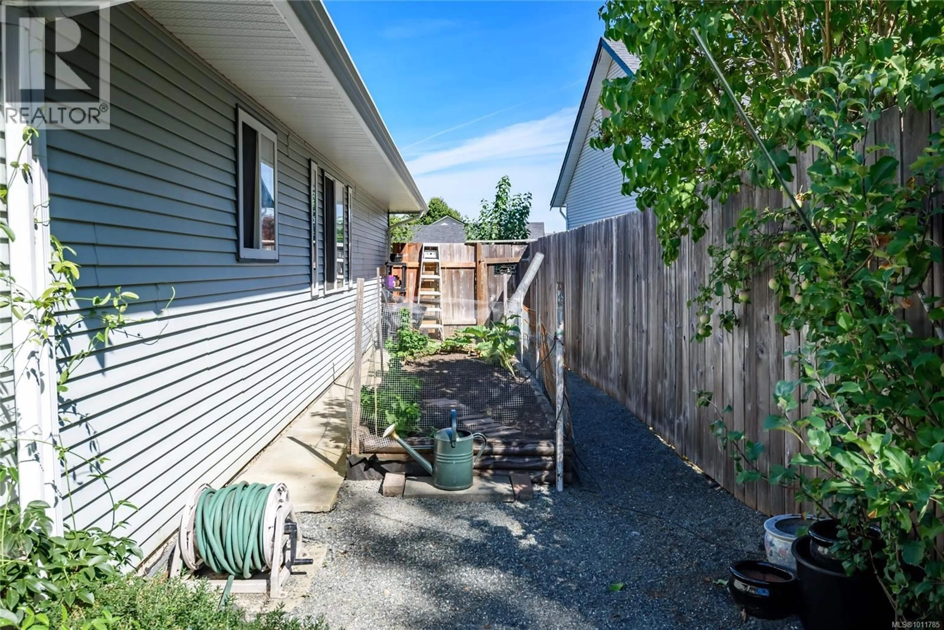 Patio, street for 2853 PENRITH AVENUE, Cumberland British Columbia V0R1S0