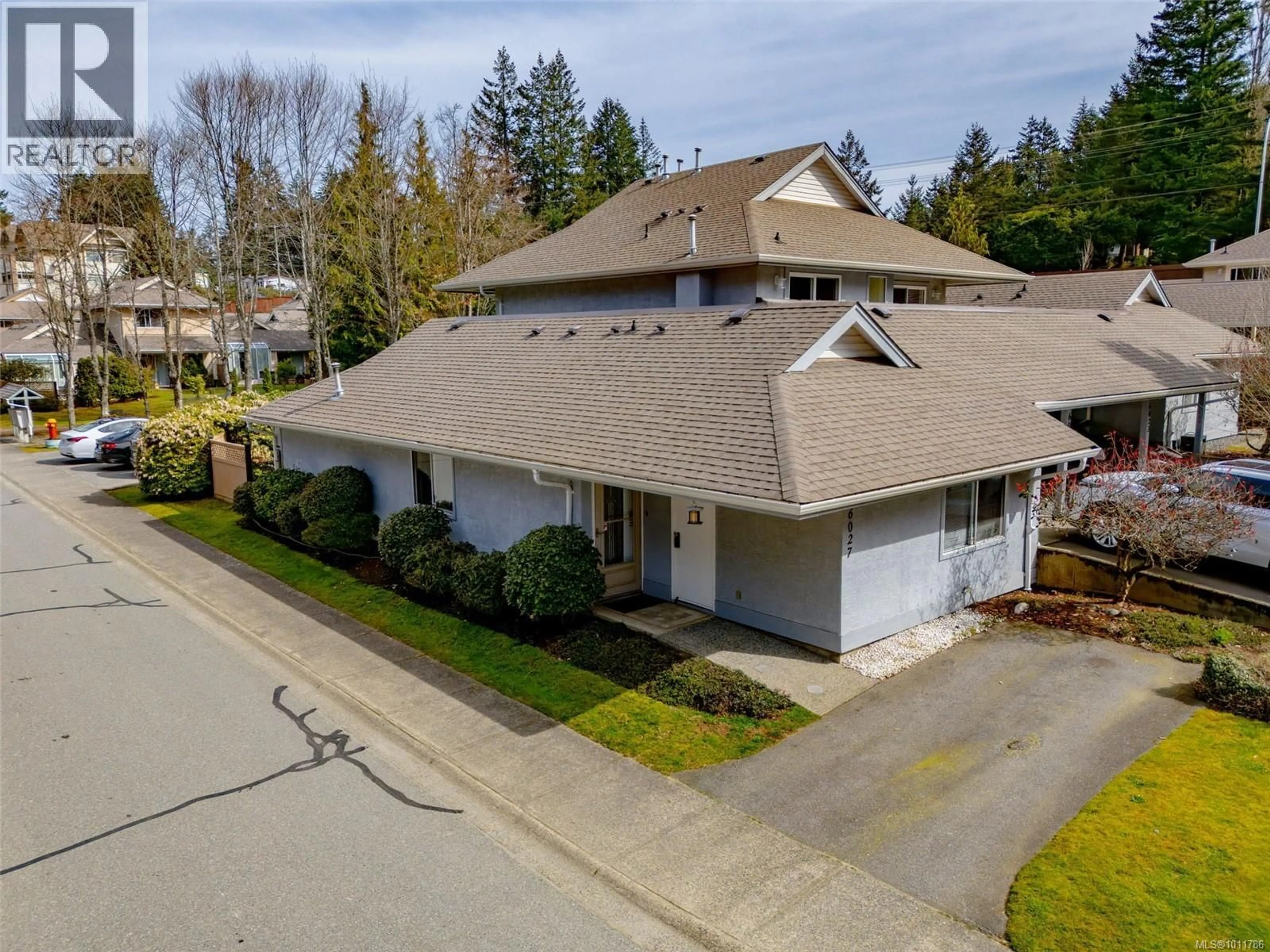 A pic from outside/outdoor area/front of a property/back of a property/a pic from drone, street for 6027 JAKE'S PLACE, Nanaimo British Columbia V9T6E7