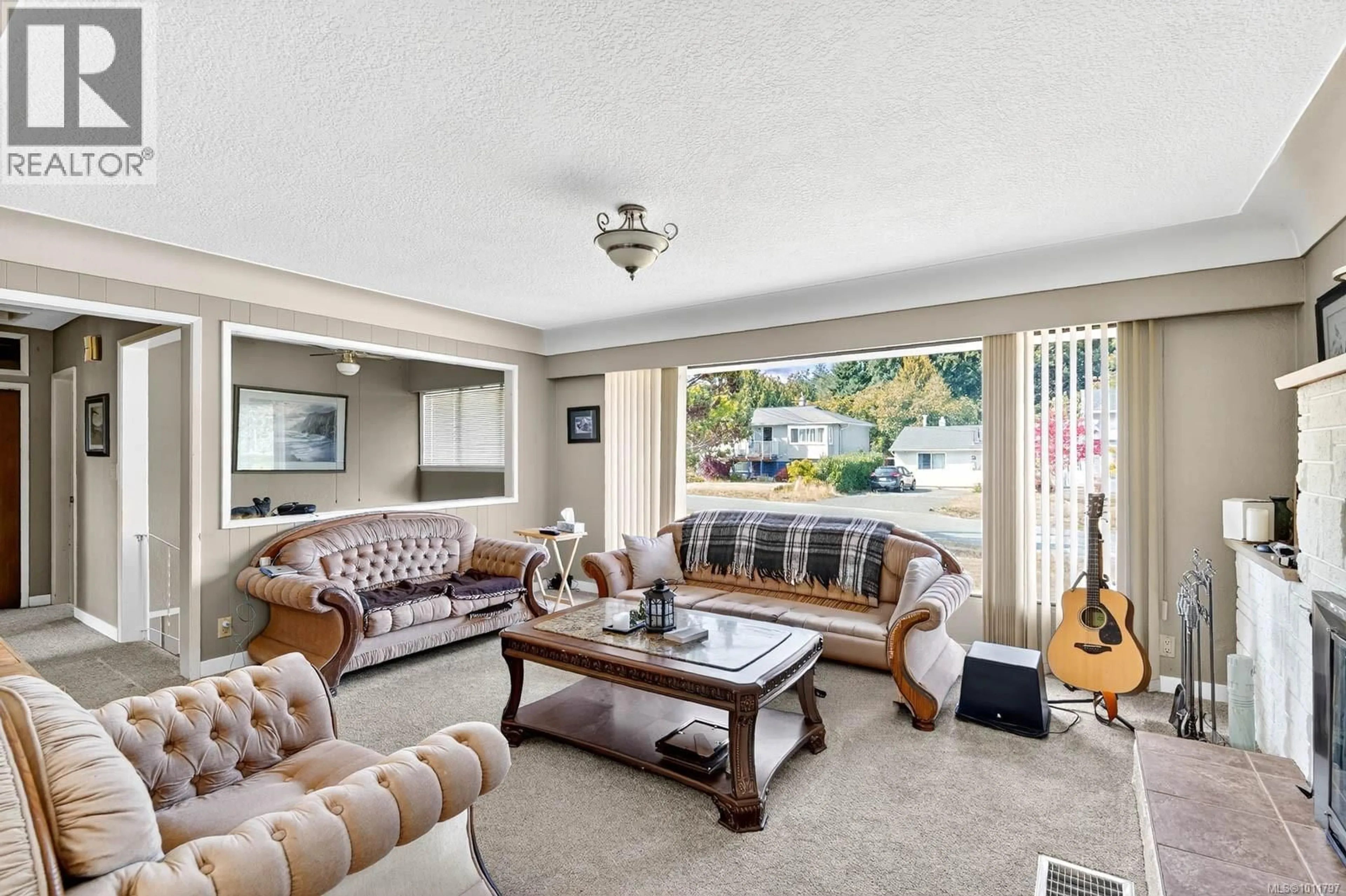 Living room with furniture, carpet floor for 3764 BEXLEY ROAD, Port Alberni British Columbia V9Y8R7