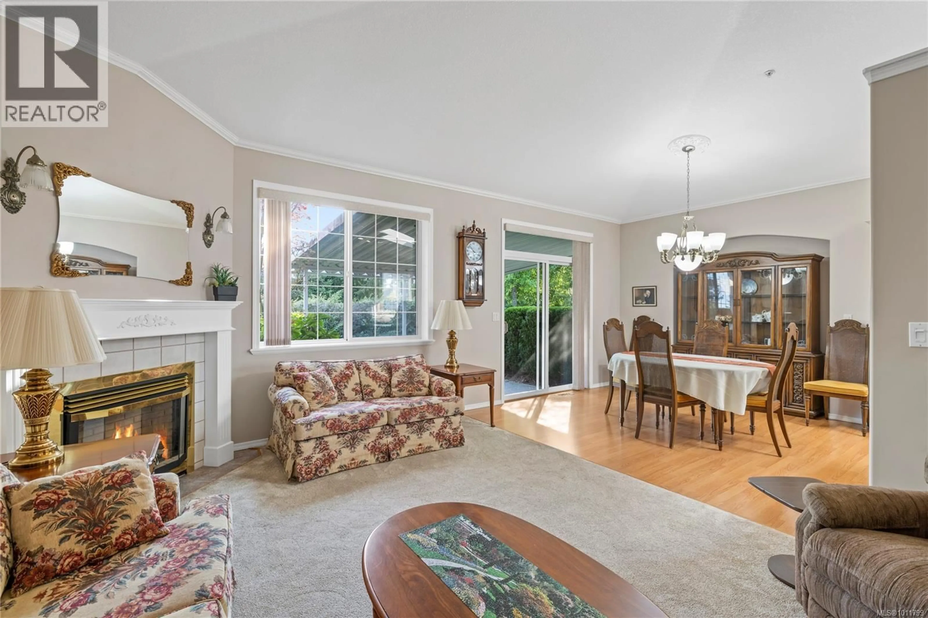 Living room with furniture, unknown for 6144 SATURNA AVENUE, Nanaimo British Columbia V9V1S8