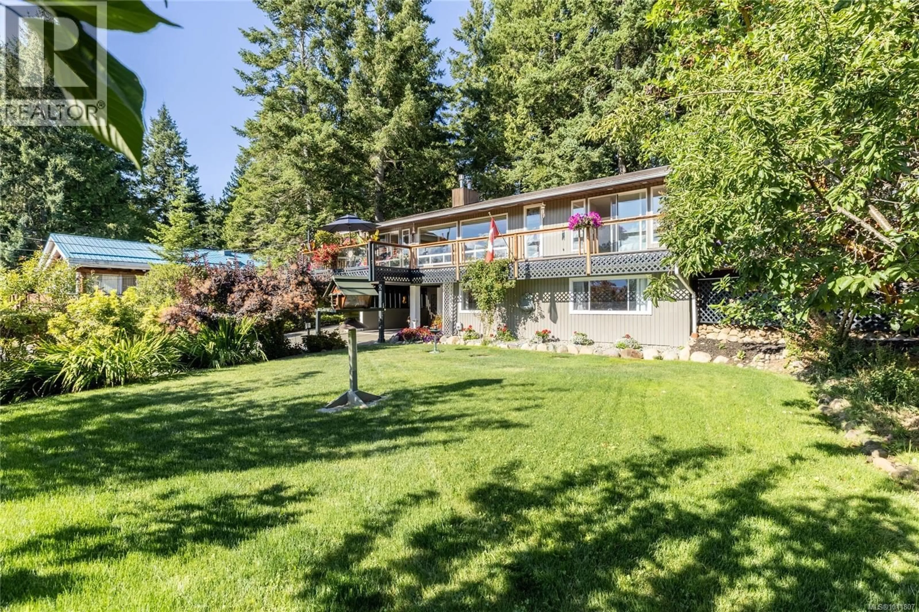 A pic from outside/outdoor area/front of a property/back of a property/a pic from drone, unknown for 7692 TOZER ROAD, Fanny Bay British Columbia V0R1W0
