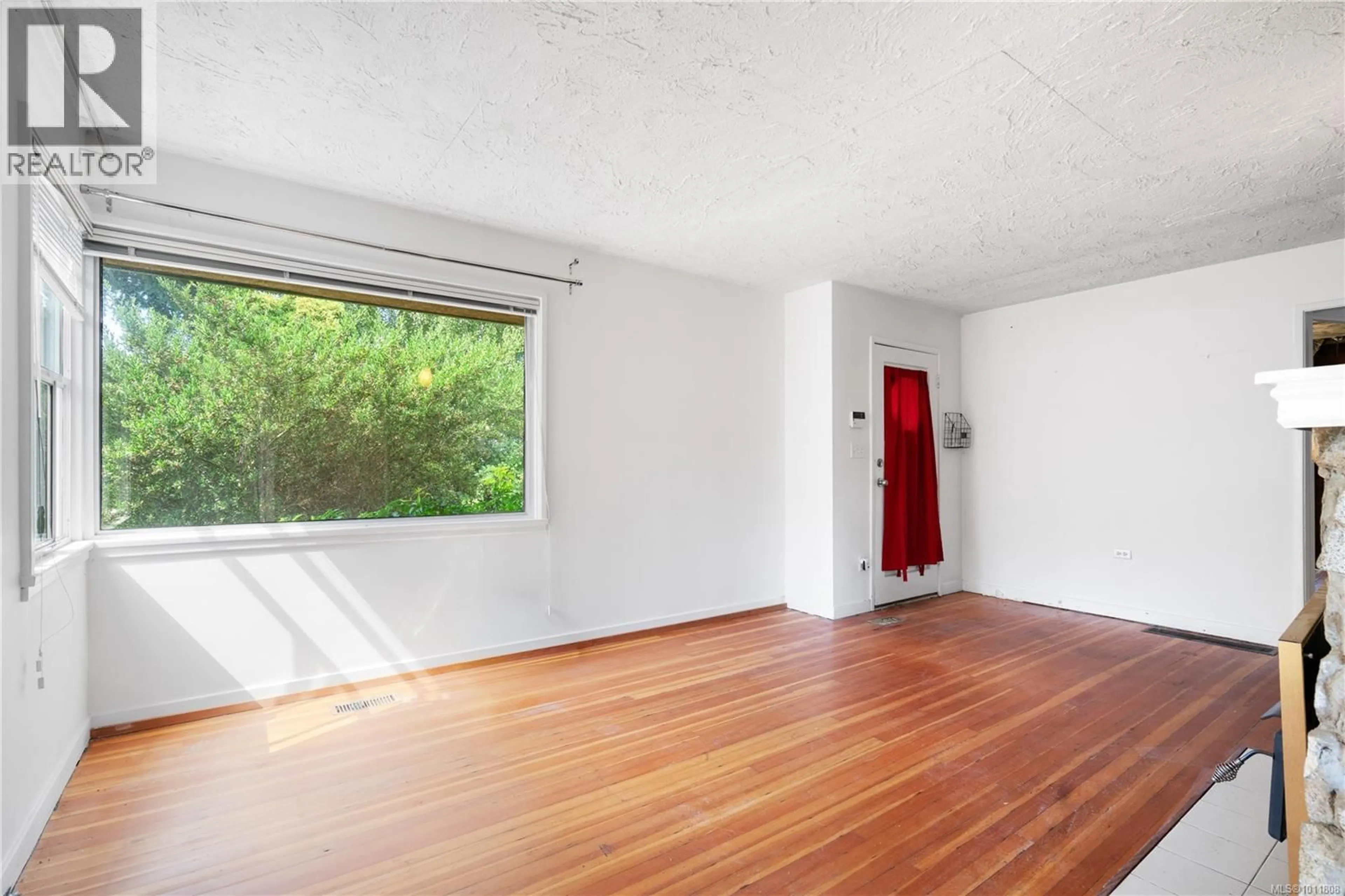 A pic of a room for 2553 EMPIRE STREET, Victoria British Columbia V8T3M5