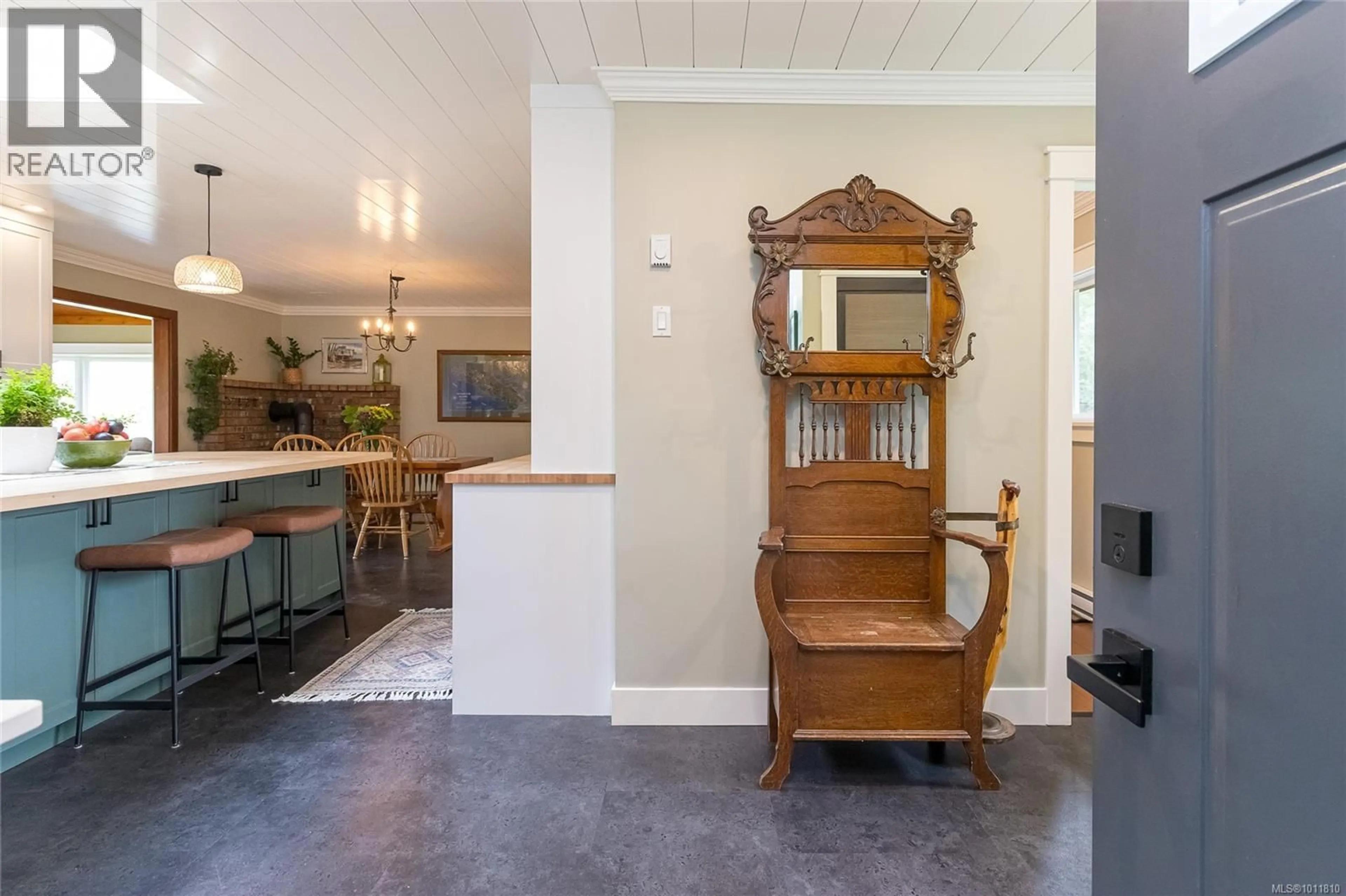 Indoor foyer for 5410 MATSON ROAD, Ladysmith British Columbia V9G1L9