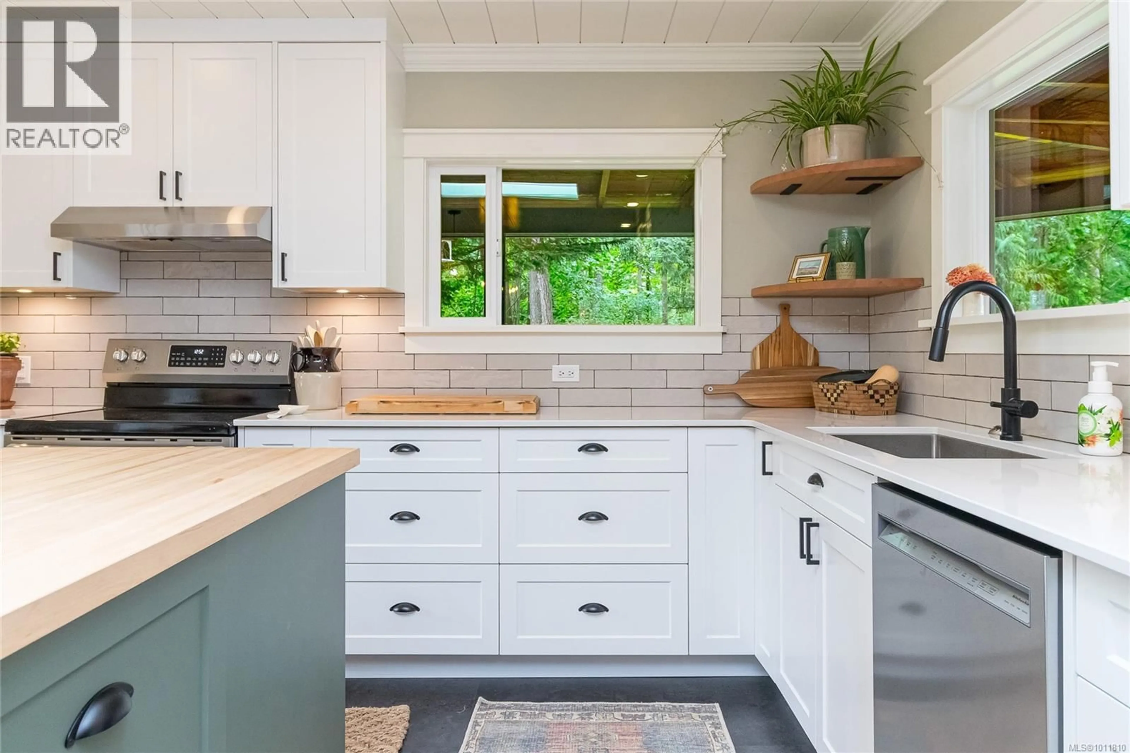 Open concept kitchen, ceramic/tile floor for 5410 MATSON ROAD, Ladysmith British Columbia V9G1L9