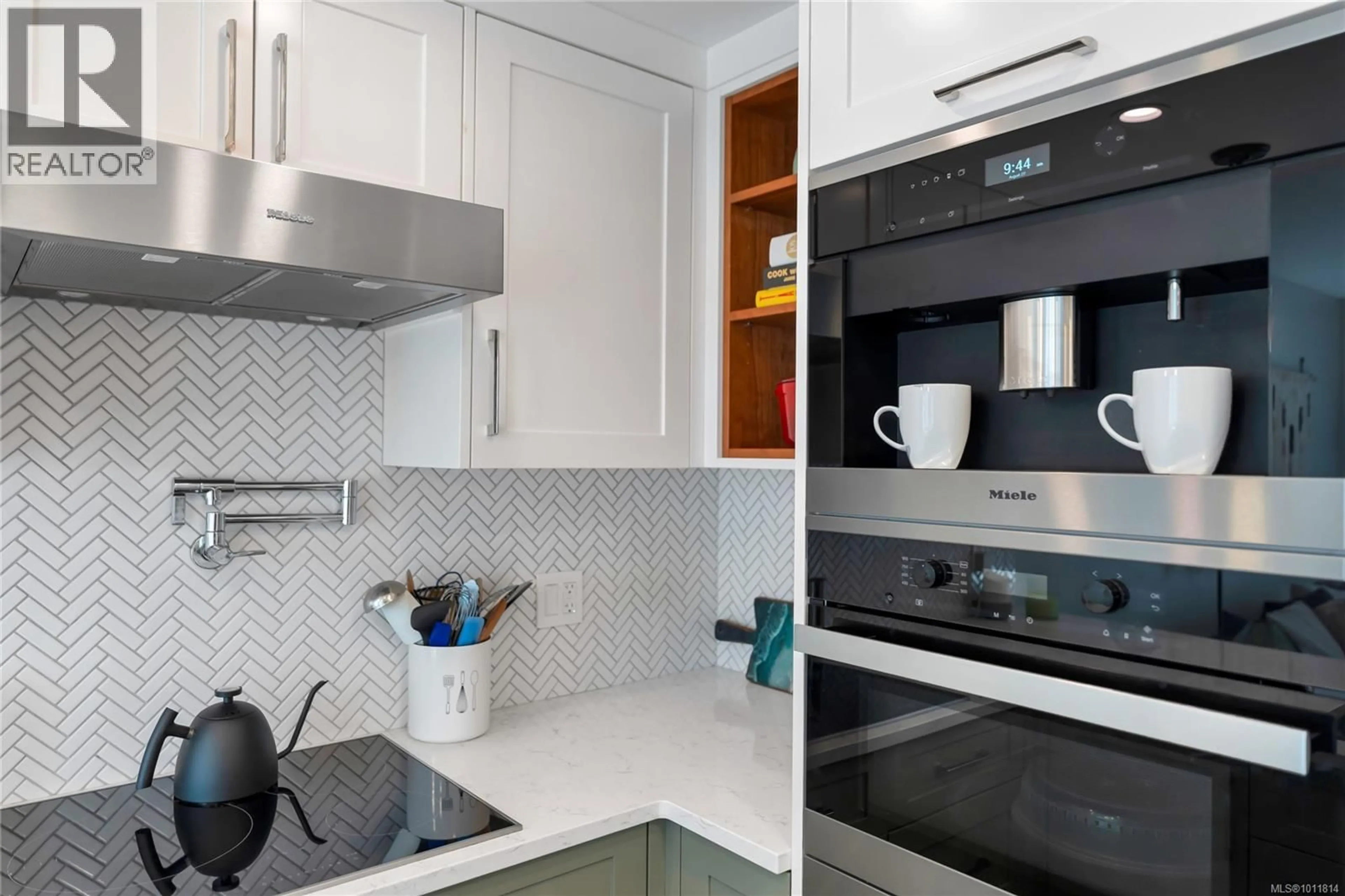 Contemporary kitchen, ceramic/tile floor for 803 - 930 YATES STREET, Victoria British Columbia V8V4Z3