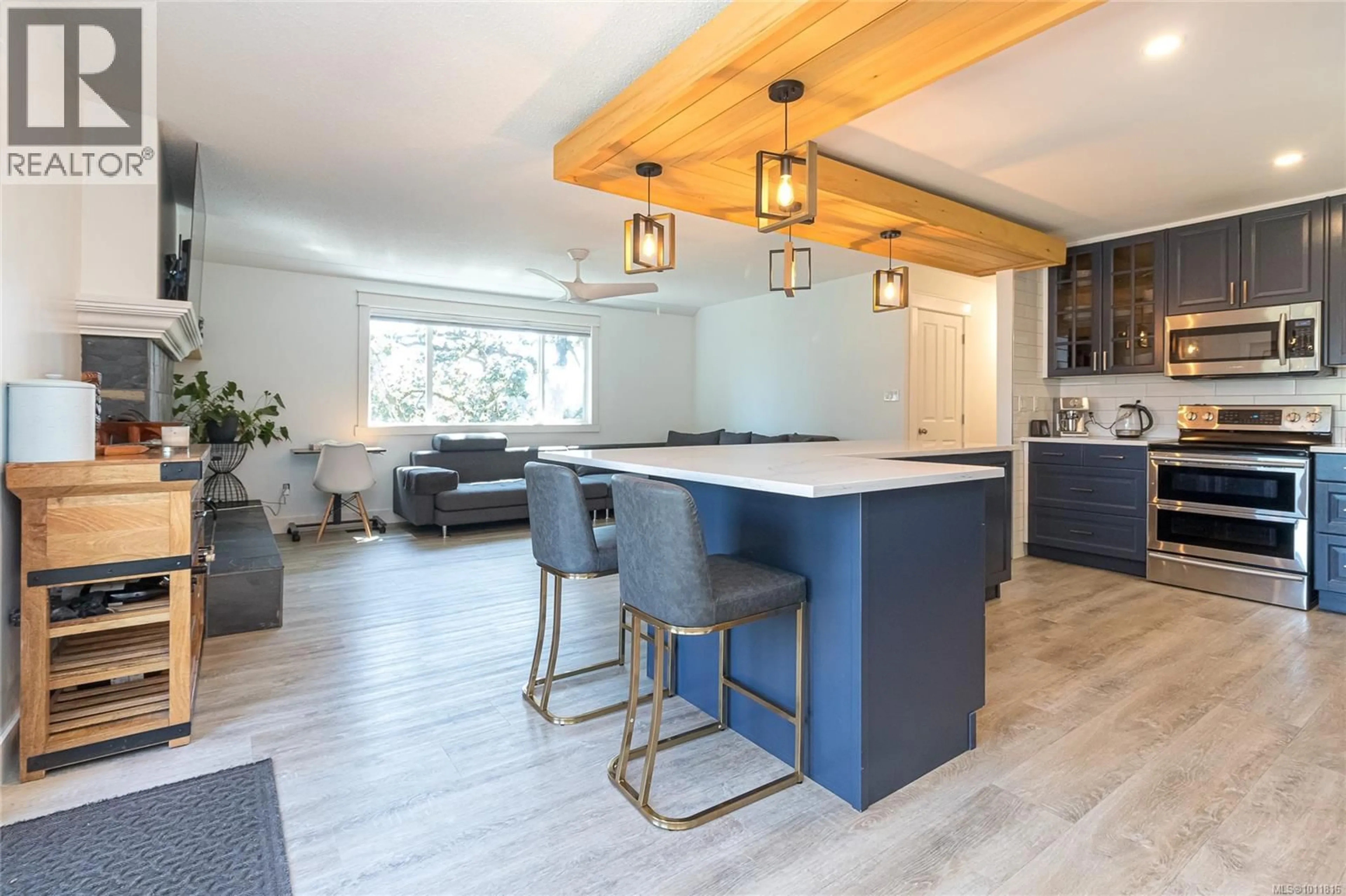 Open concept kitchen, wood/laminate floor for 104 DOROTHY LANE, View Royal British Columbia V9B6B5