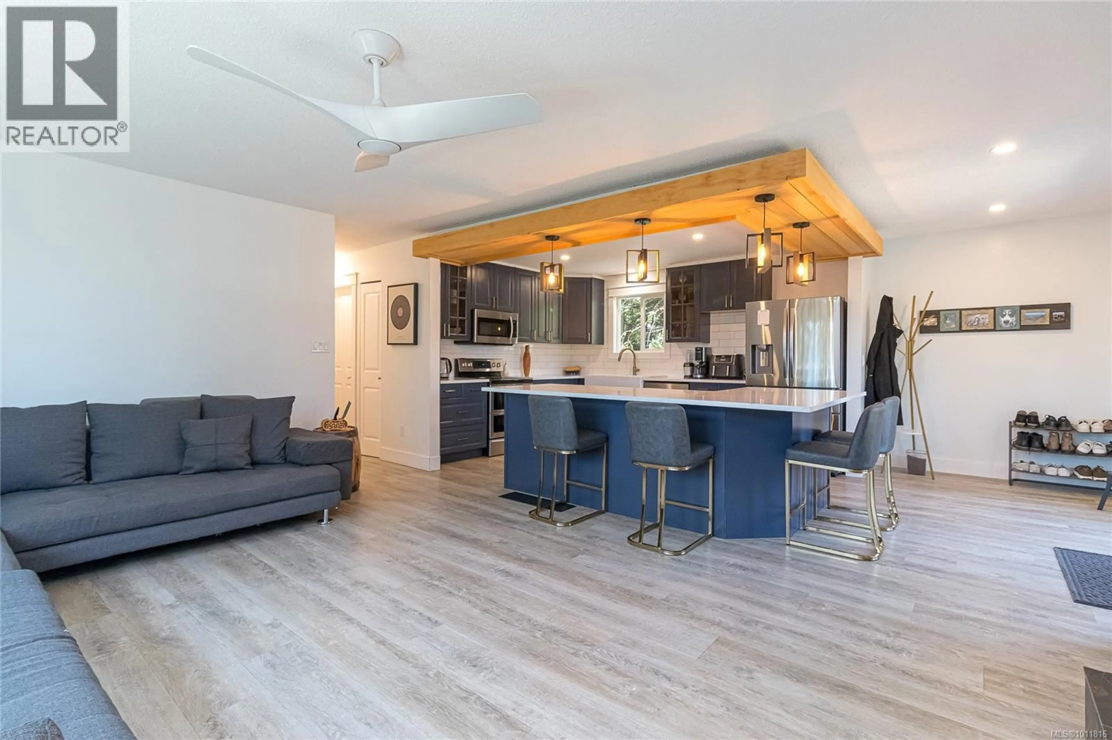 Open concept kitchen, wood/laminate floor for 104 DOROTHY LANE, View Royal British Columbia V9B6B5