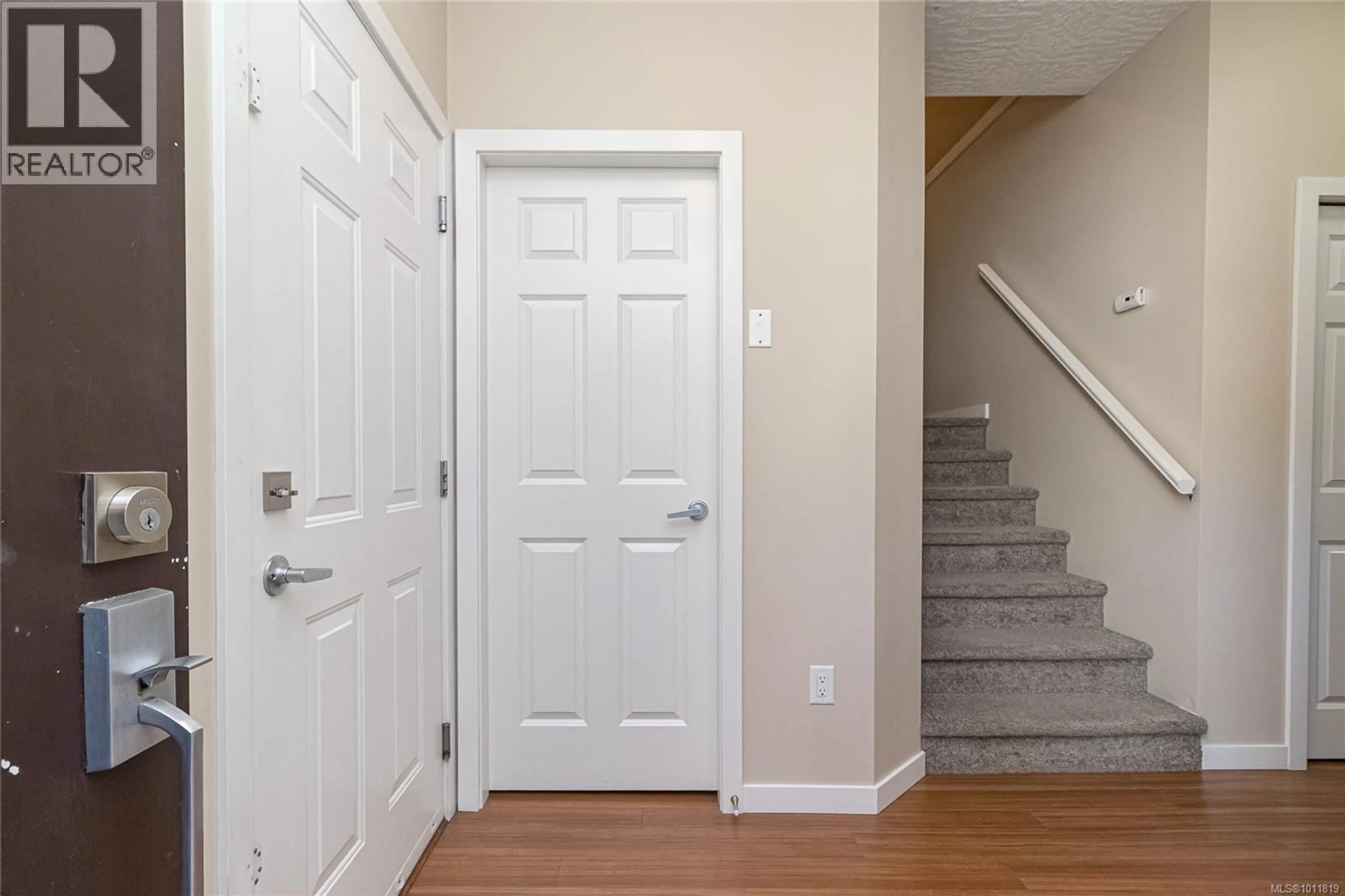 Indoor entryway for 126 - 2120 HARROW GATE, Langford British Columbia V8B6R4