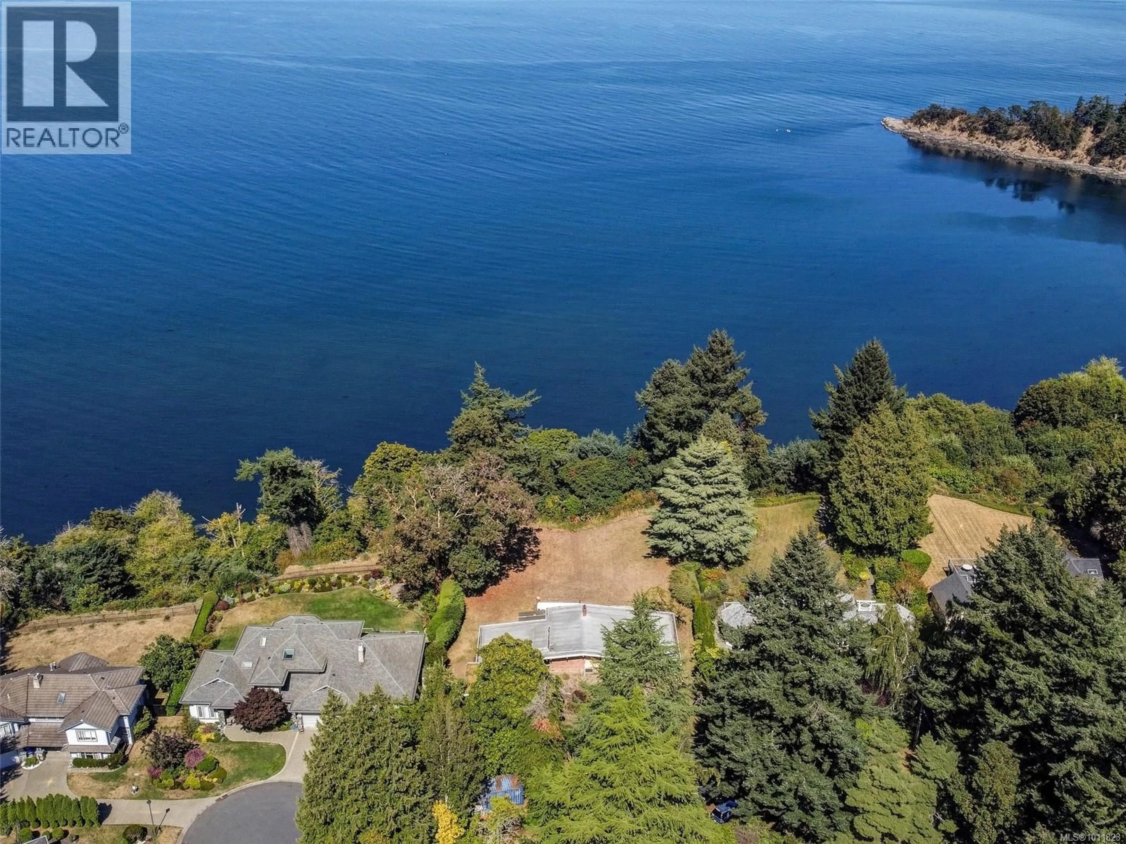 A pic from outside/outdoor area/front of a property/back of a property/a pic from drone, water/lake/river/ocean view for 4598 TORQUAY DRIVE, Saanich British Columbia V8N3L7