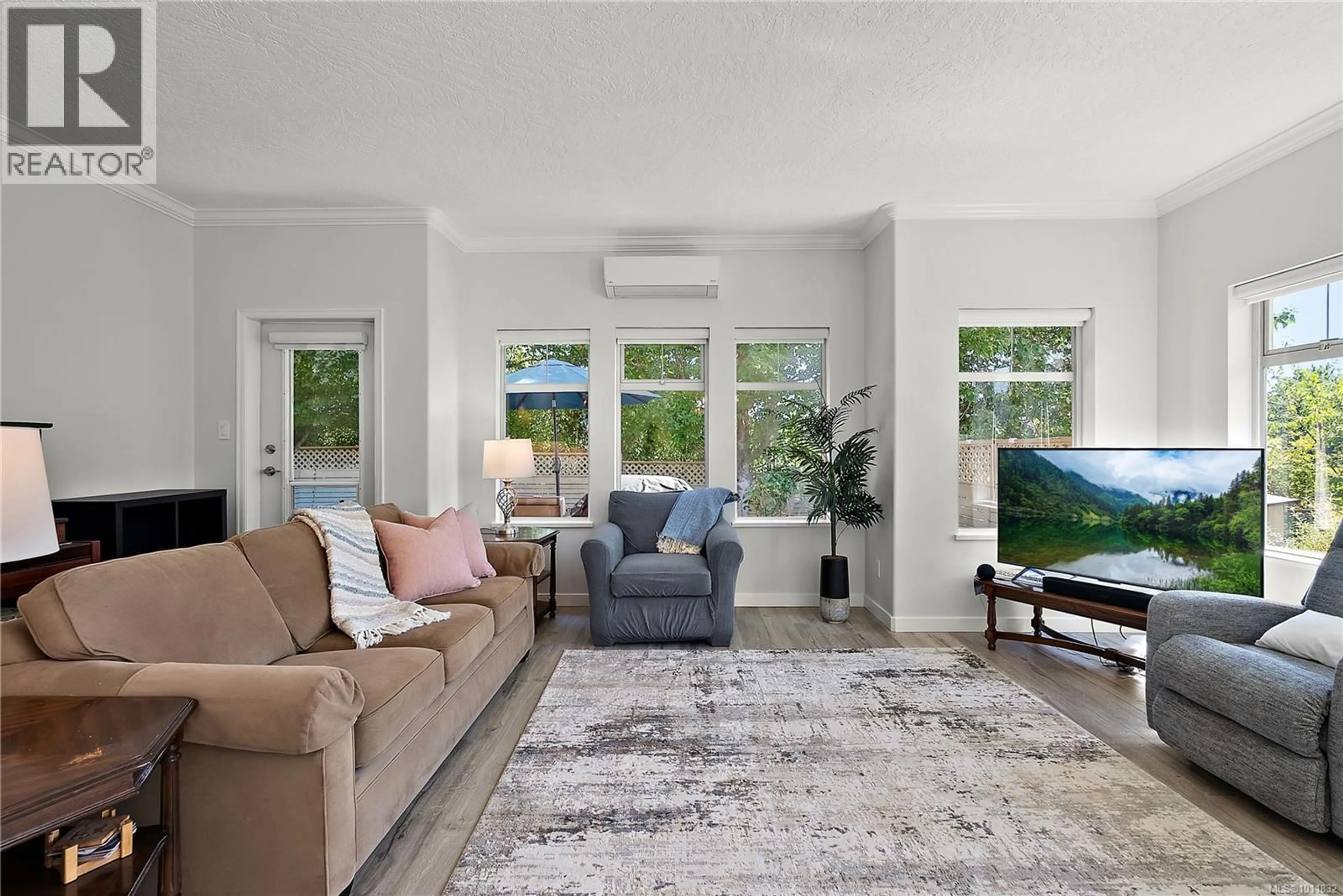 Living room with furniture, unknown for 115 - 1110 WILLOW STREET, Saanich British Columbia V8X3K2