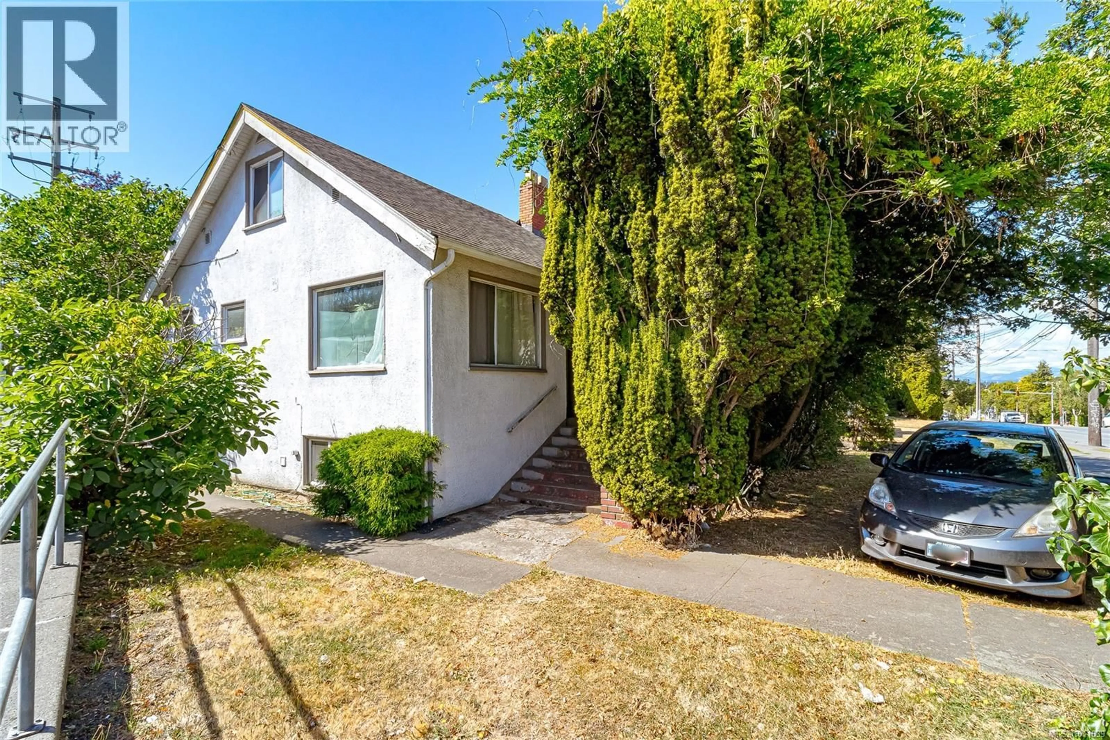A pic from outside/outdoor area/front of a property/back of a property/a pic from drone, street for 1237 HILLSIDE AVENUE, Victoria British Columbia V8T2B1