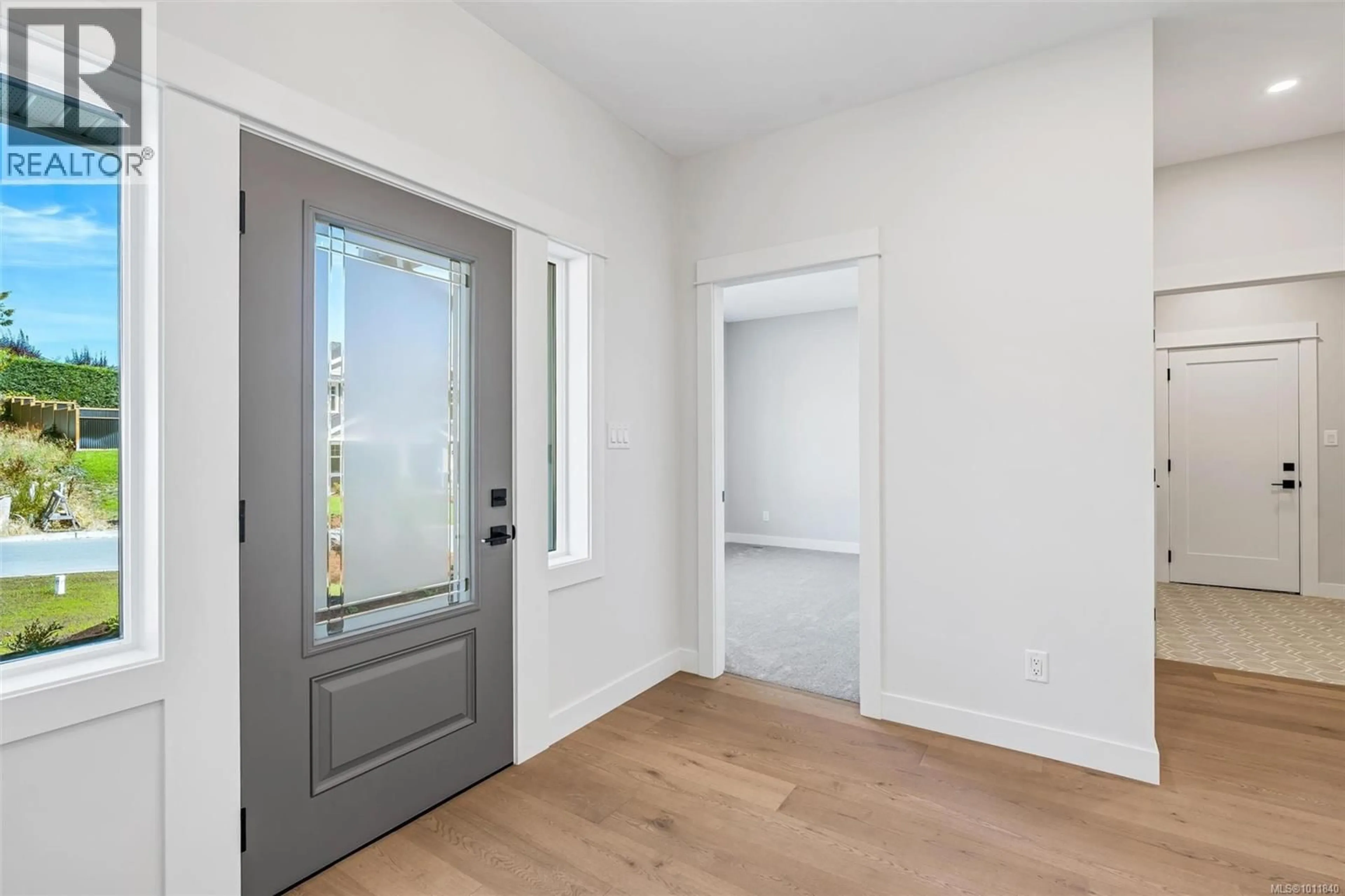 Indoor entryway for 540 BICKFORD WAY, Mill Bay British Columbia V8H1H7