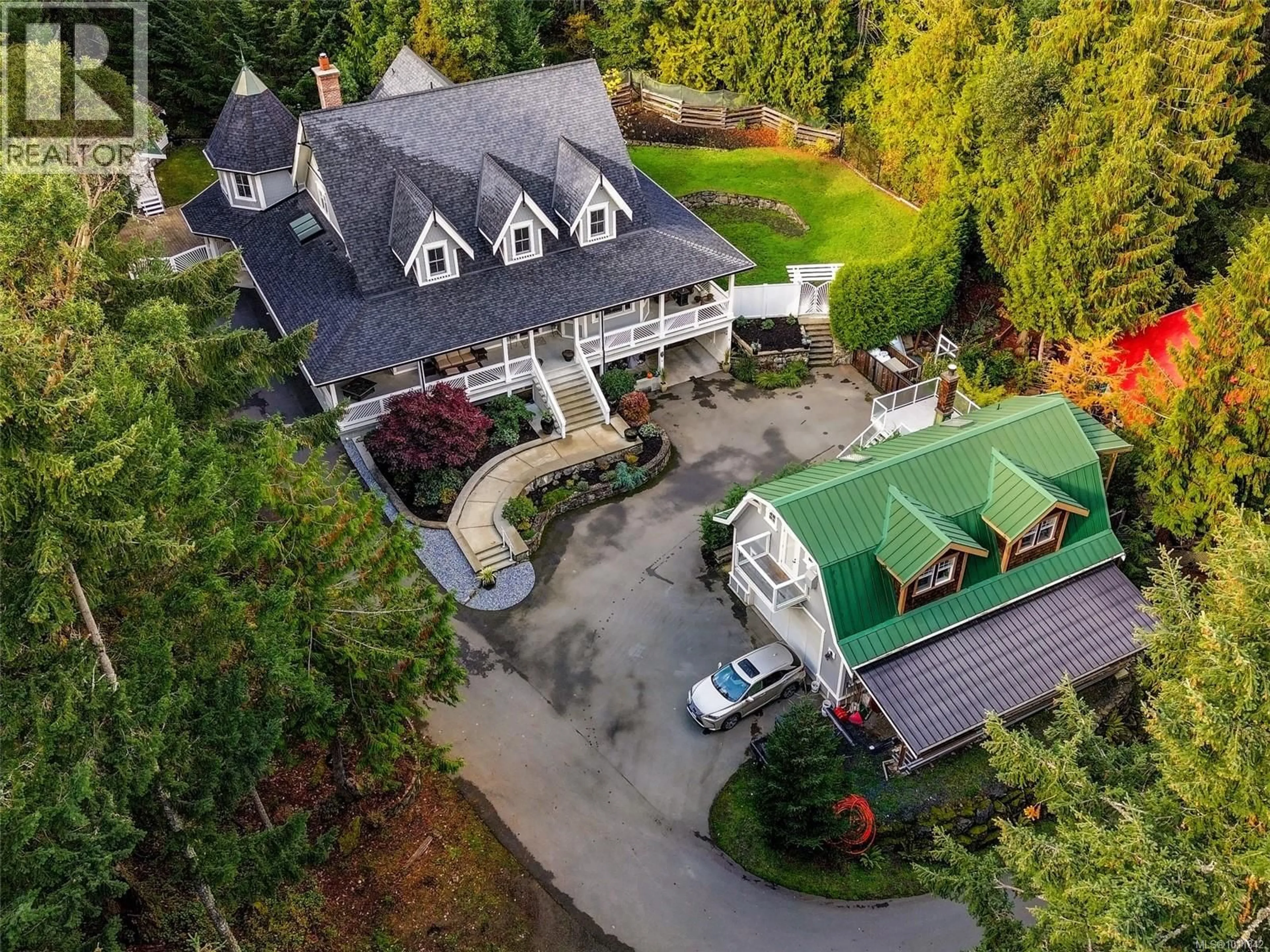 A pic from outside/outdoor area/front of a property/back of a property/a pic from drone, unknown for 643 SOUTHWOOD DRIVE, Highlands British Columbia V9B6R9