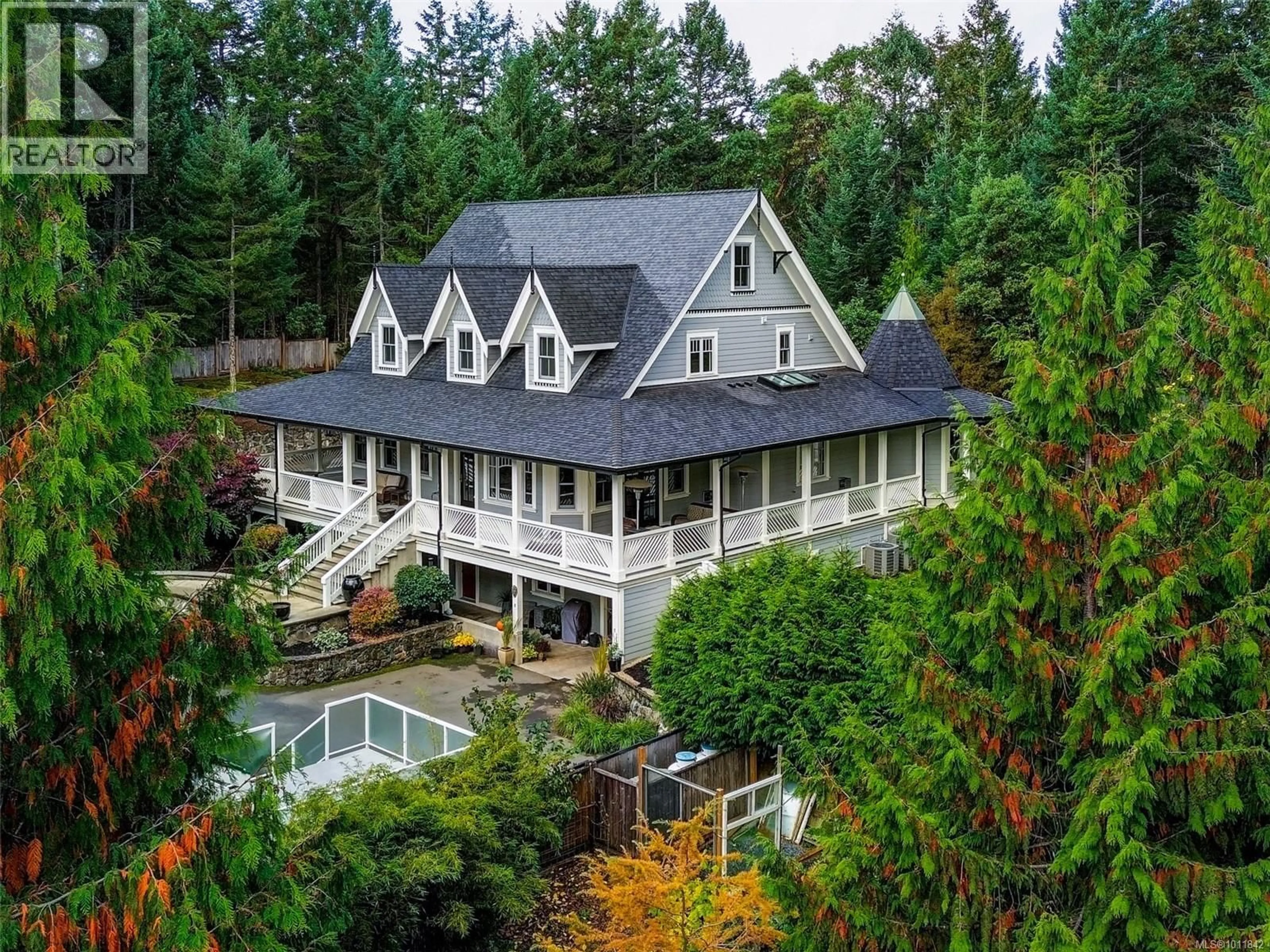 A pic from outside/outdoor area/front of a property/back of a property/a pic from drone, unknown for 643 SOUTHWOOD DRIVE, Highlands British Columbia V9B6R9