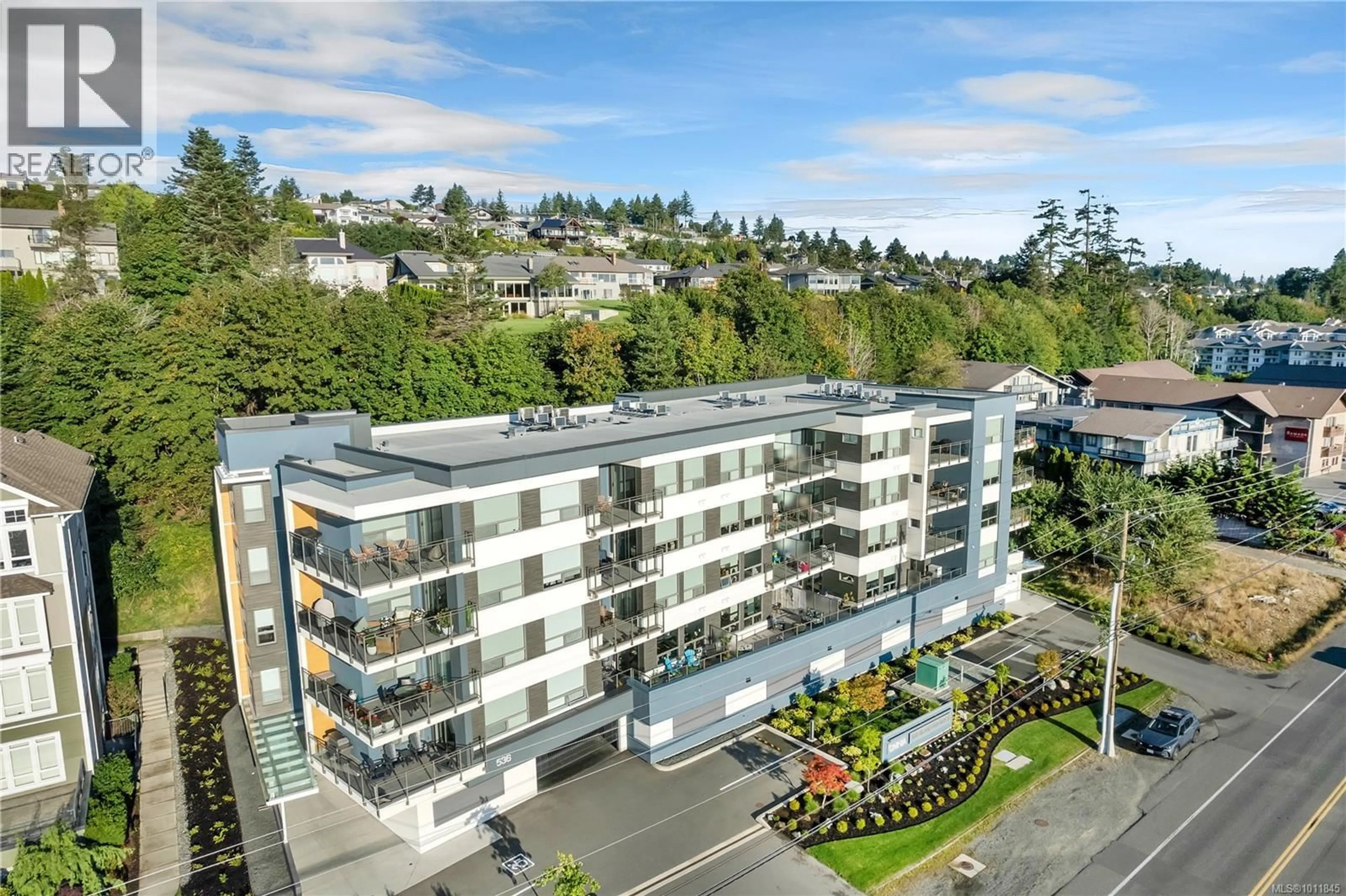 A pic from outside/outdoor area/front of a property/back of a property/a pic from drone, unknown for 402 - 536 ISLAND HIGHWAY SOUTH, Campbell River British Columbia V9W1A5