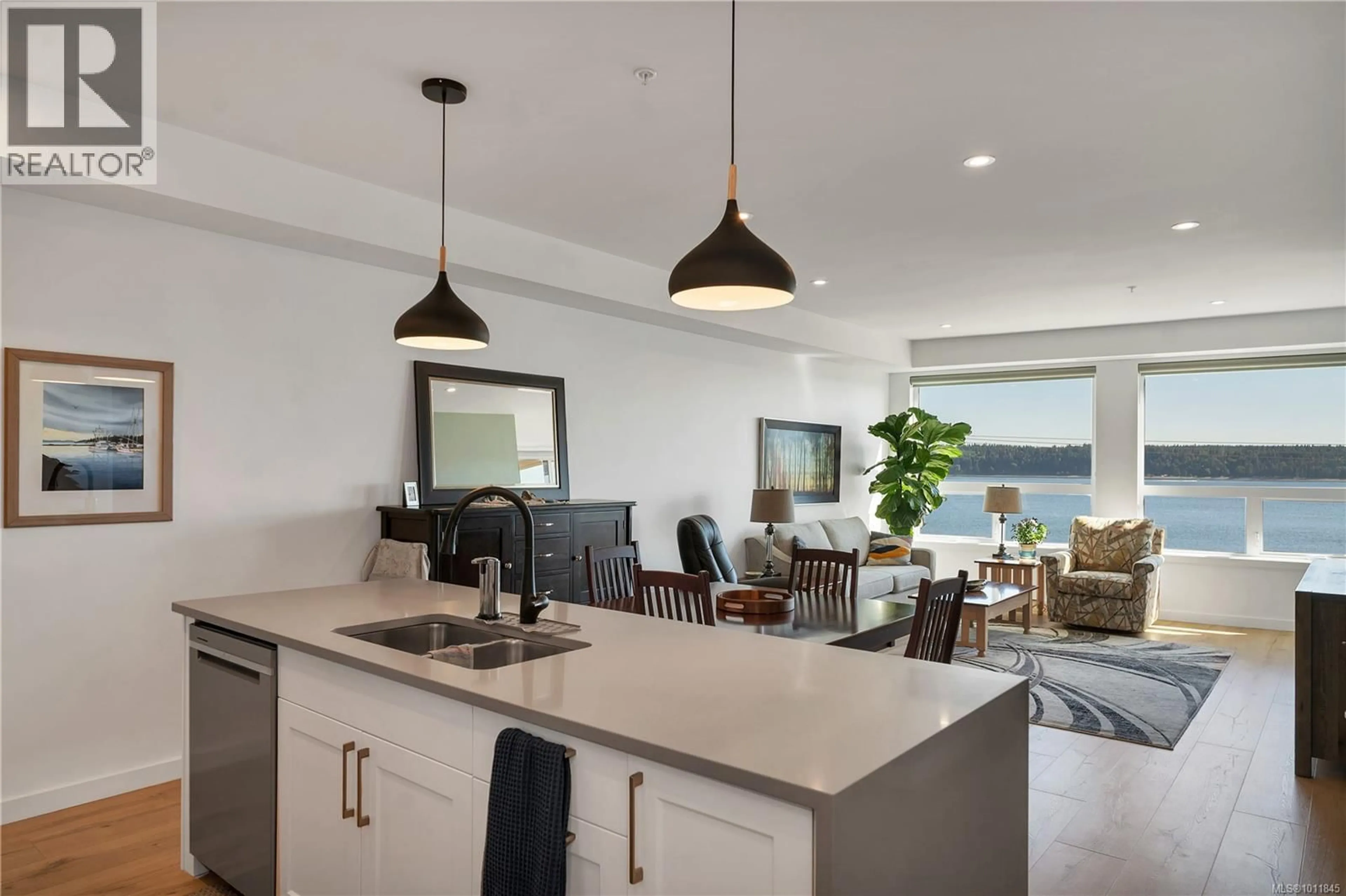 Open concept kitchen, unknown for 402 - 536 ISLAND HIGHWAY SOUTH, Campbell River British Columbia V9W1A5