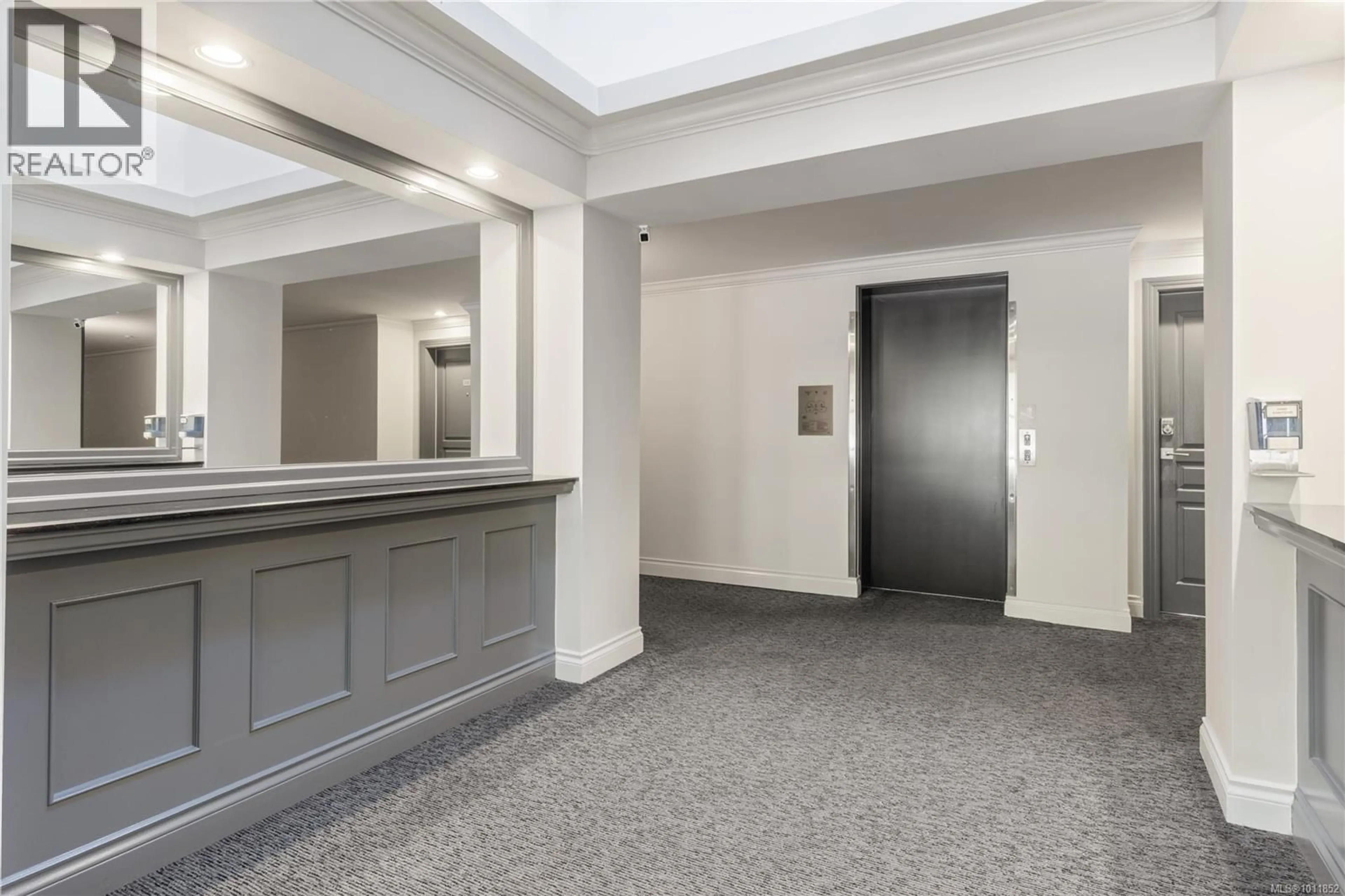 Indoor foyer for 305 - 550 BLUE GIRL WAY, Nanaimo British Columbia V9S5T6