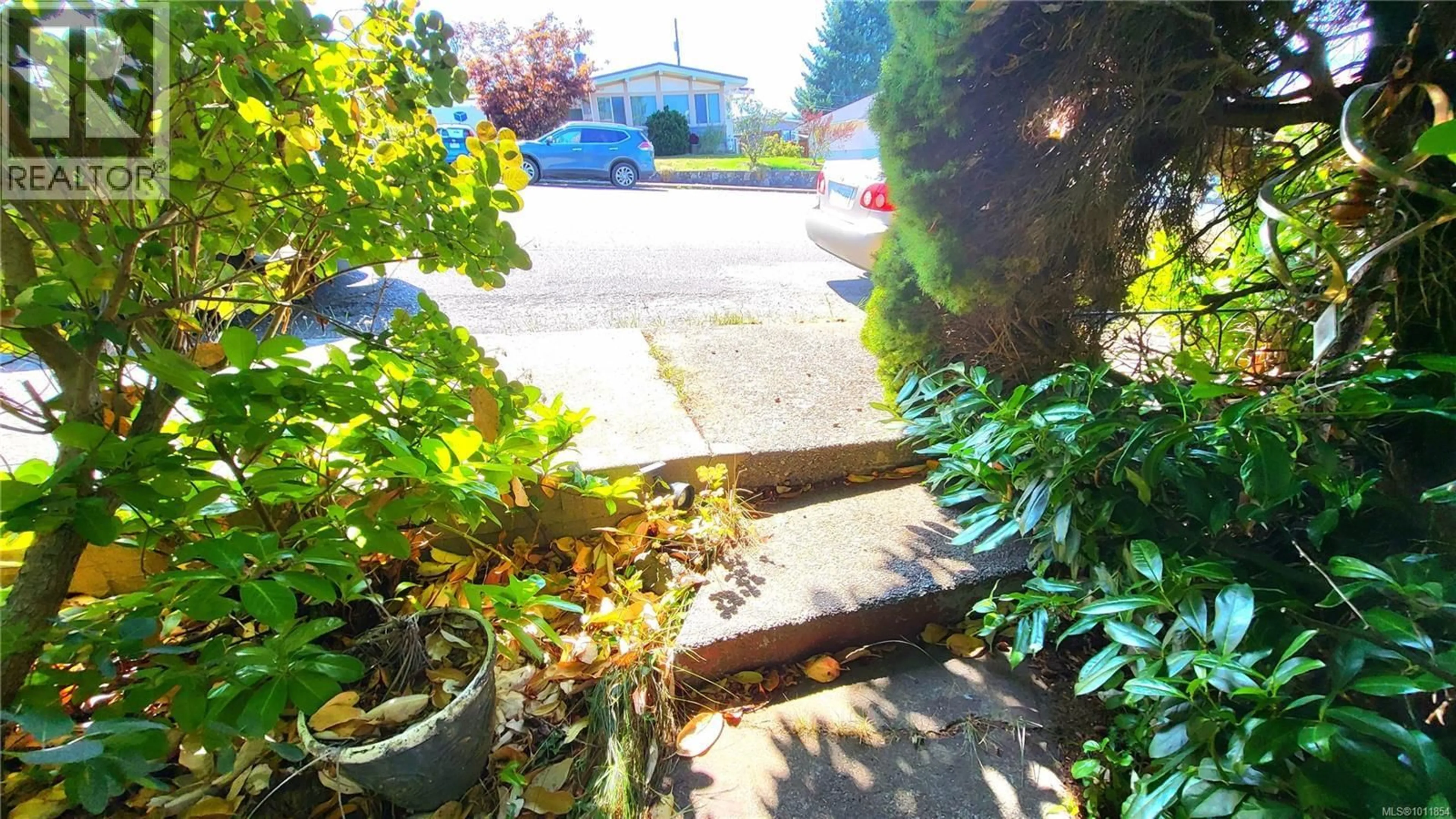 A pic from outside/outdoor area/front of a property/back of a property/a pic from drone, street for 3783 EXTON STREET, Port Alberni British Columbia V9Y3Y1