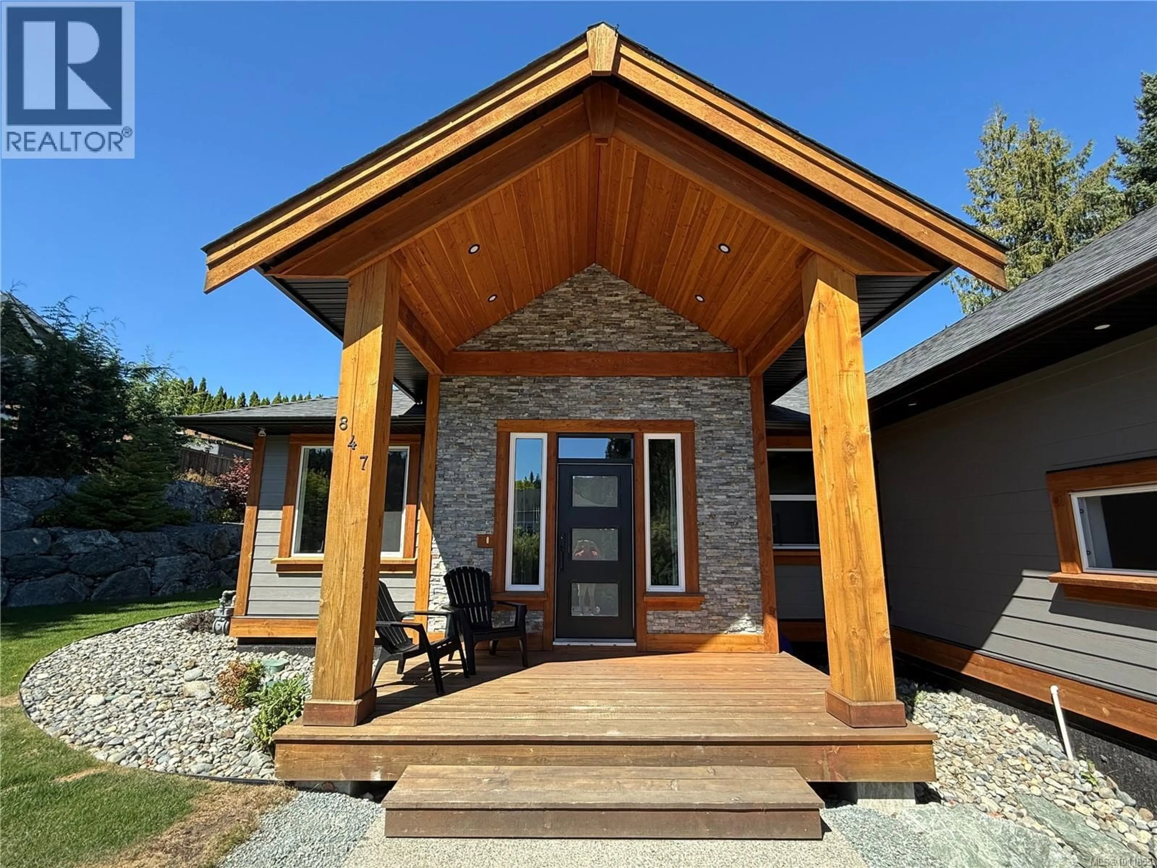 Indoor entryway for 847 BUCKTAIL ROAD, Mill Bay British Columbia V0R2P1