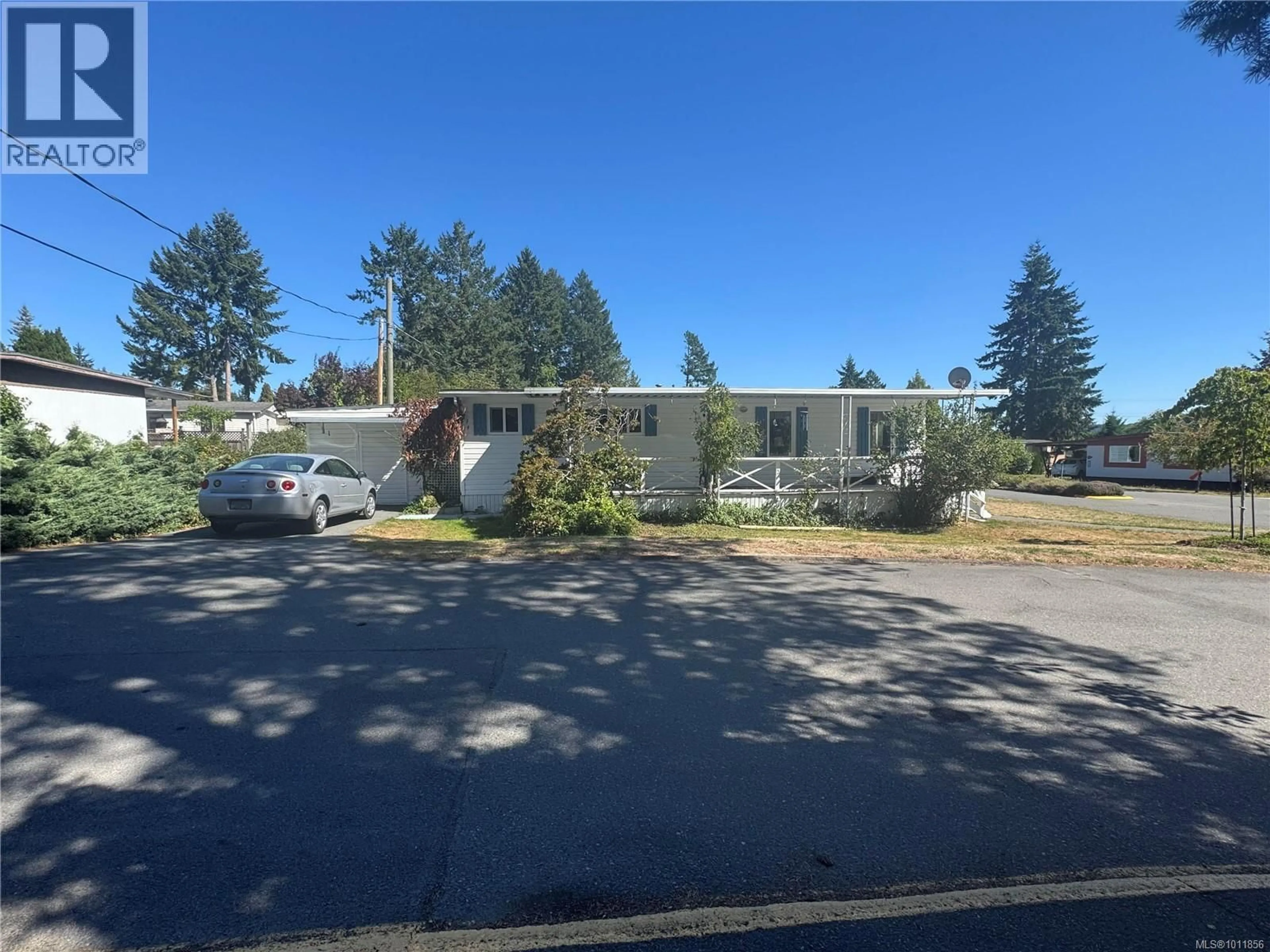 A pic from outside/outdoor area/front of a property/back of a property/a pic from drone, street for 1 - 135 BRINKWORTHY ROAD, Salt Spring British Columbia V8K2T9