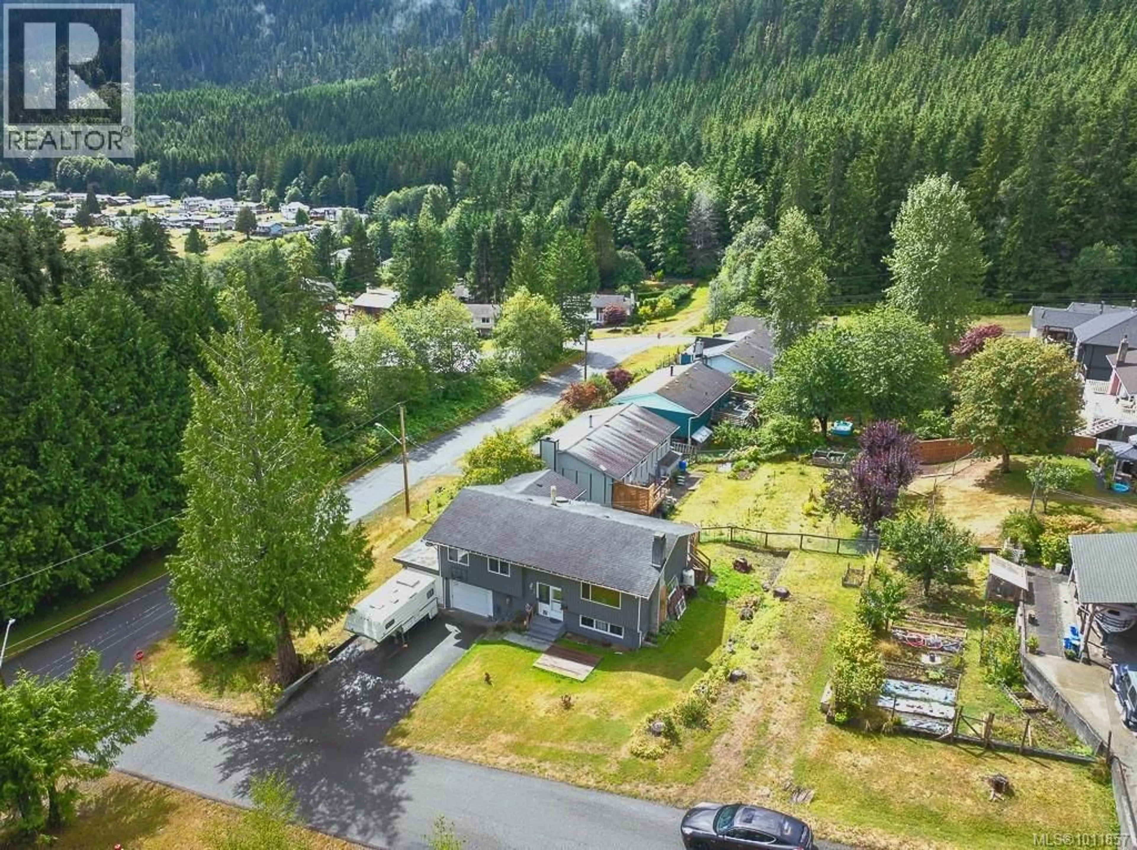 A pic from outside/outdoor area/front of a property/back of a property/a pic from drone, mountain view for 170 SEAVIEW STREET, Sayward British Columbia V0P1R0