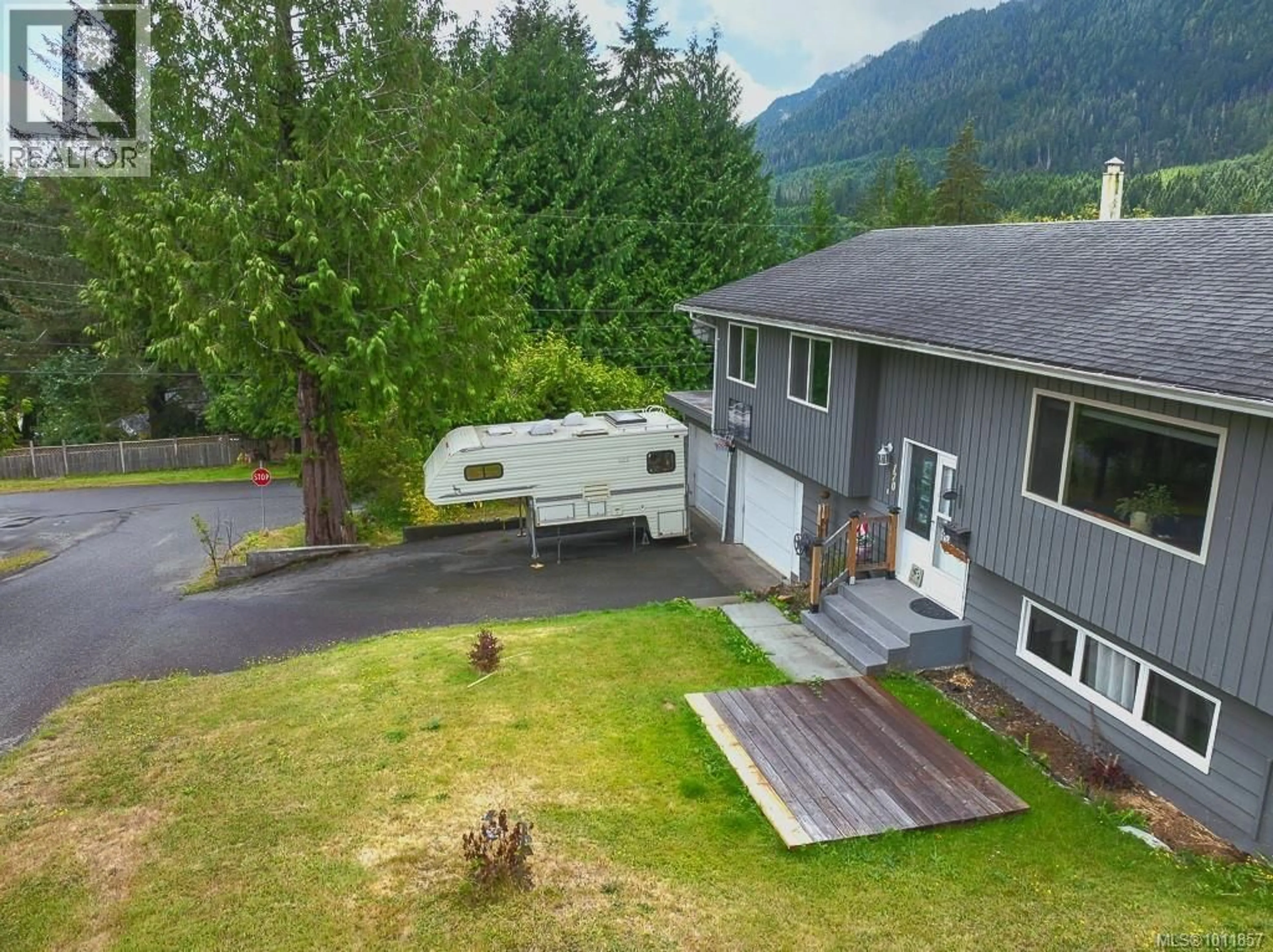 A pic from outside/outdoor area/front of a property/back of a property/a pic from drone, mountain view for 170 SEAVIEW STREET, Sayward British Columbia V0P1R0