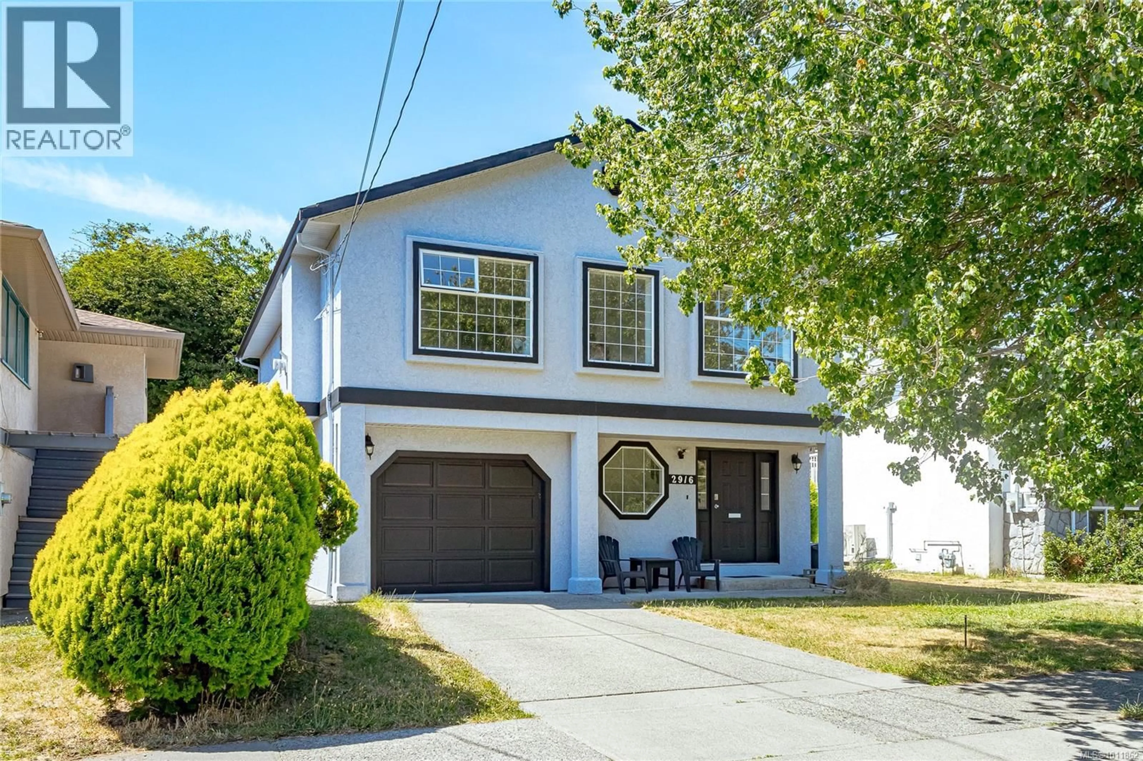 Home with vinyl exterior material, street for 2916 SCOTT STREET, Victoria British Columbia V8R4J6