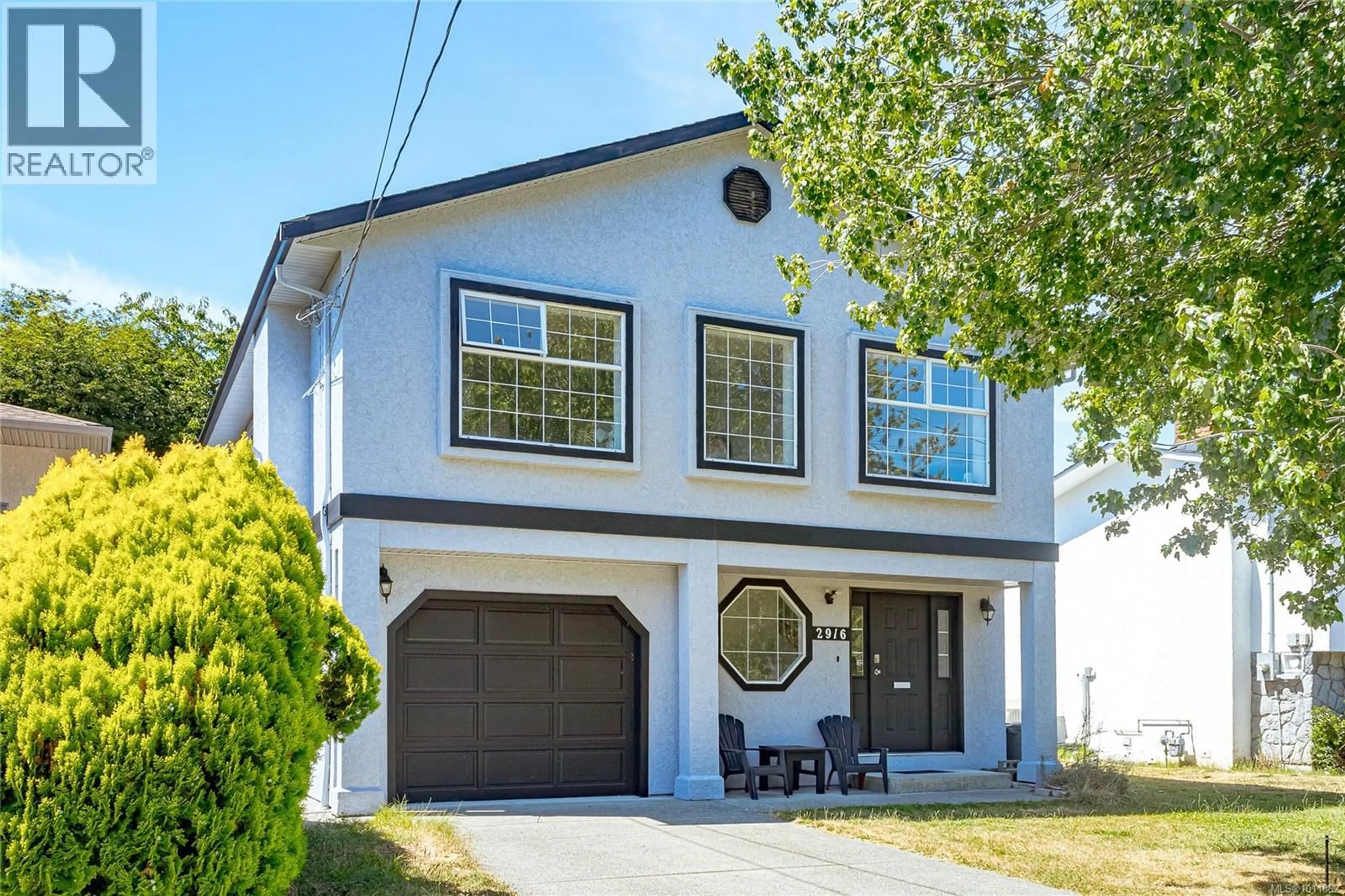 Home with vinyl exterior material, street for 2916 SCOTT STREET, Victoria British Columbia V8R4J6