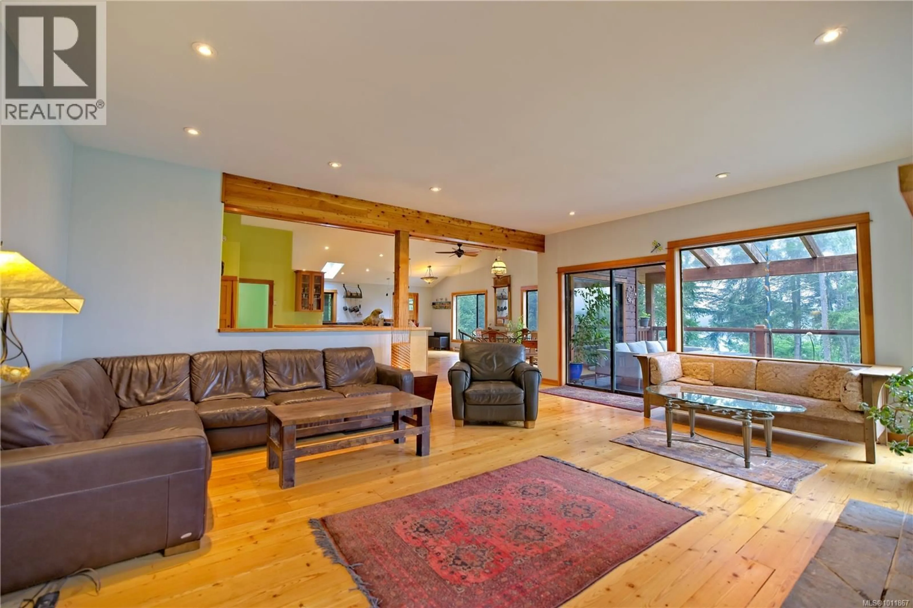 Living room with furniture, wood/laminate floor for 494 ISABELLA POINT ROAD, Salt Spring British Columbia V8K1V4