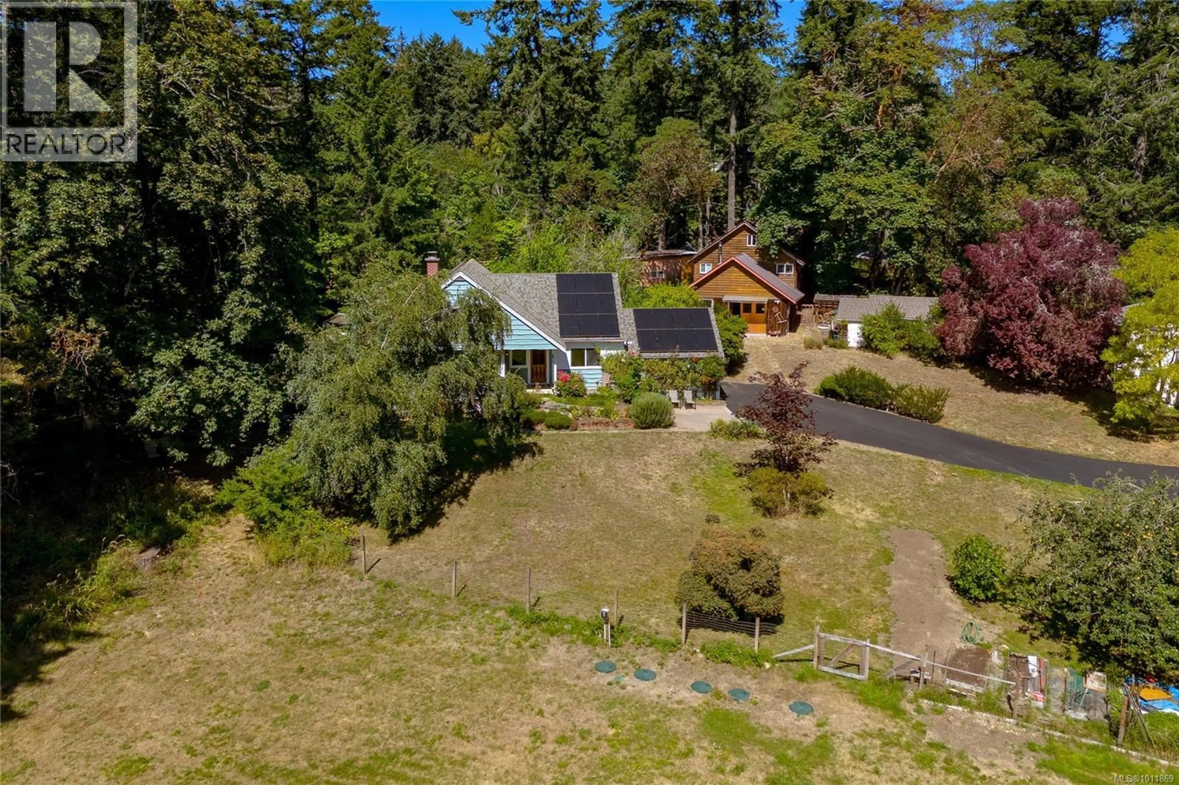 A pic from outside/outdoor area/front of a property/back of a property/a pic from drone, unknown for 4664-4670 SPRING ROAD, Saanich British Columbia V9E2B5