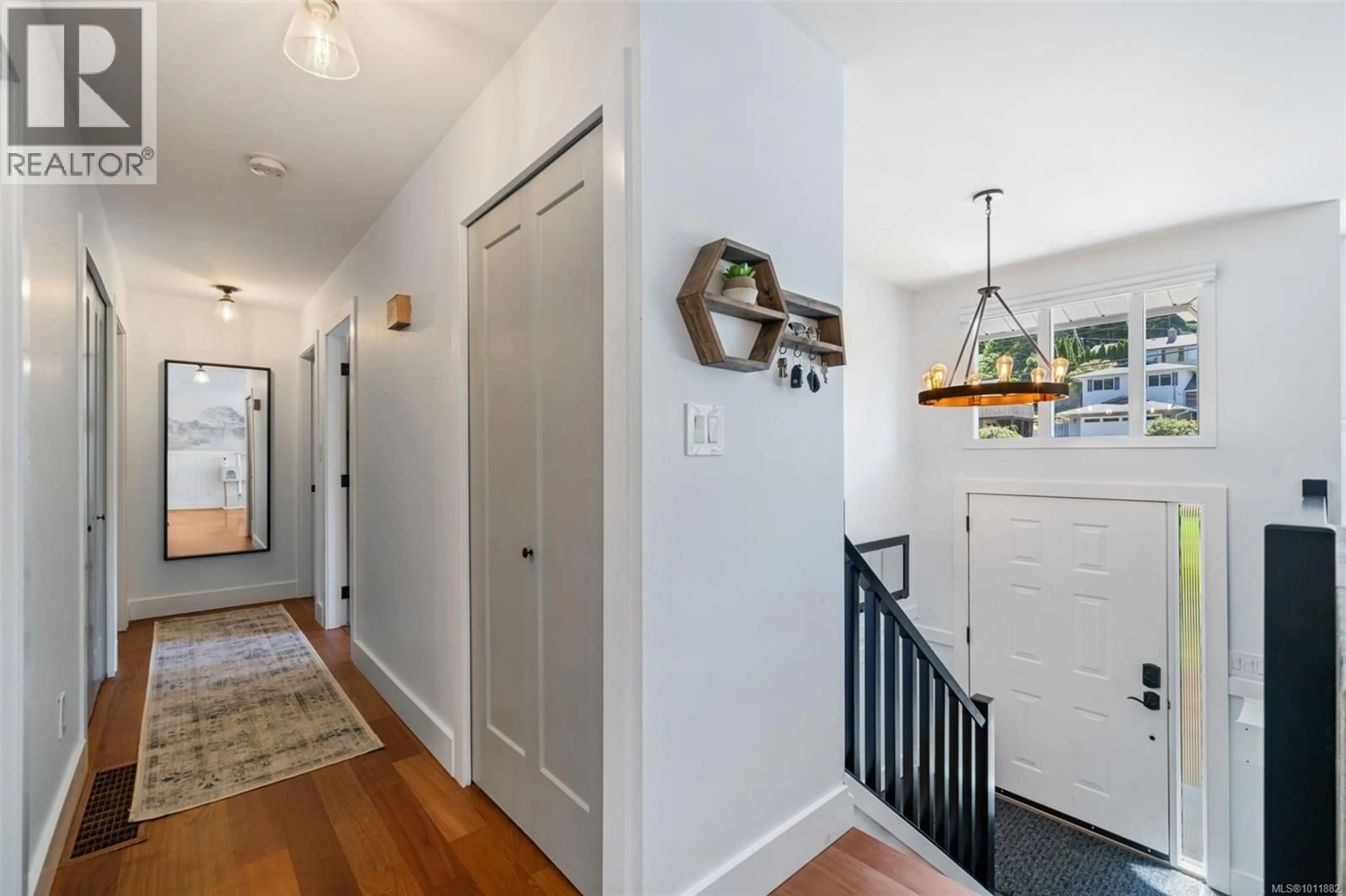 Indoor entryway for 846 CECIL BLOGG DRIVE, Colwood British Columbia V9C3H7